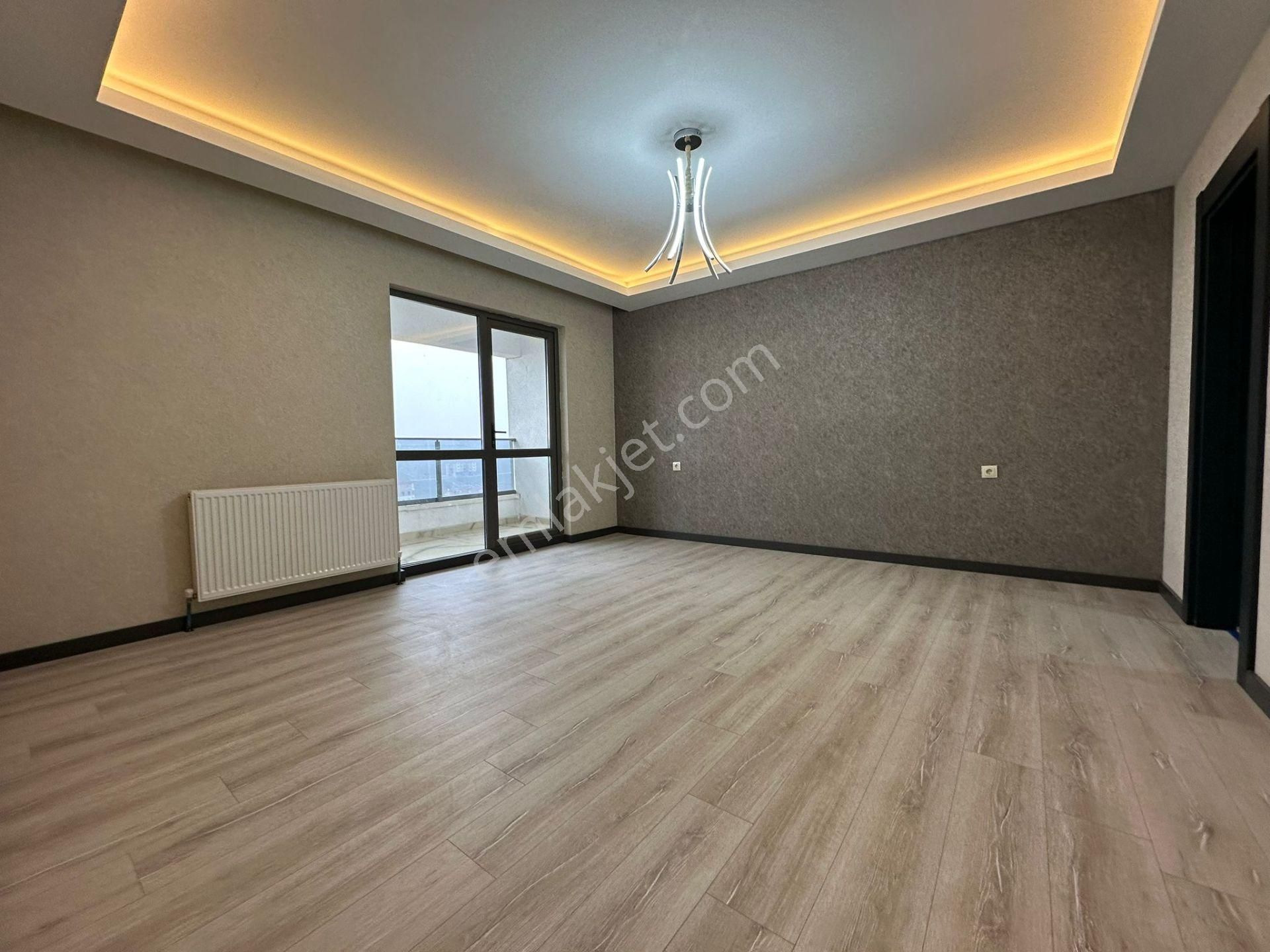 Pursaklar Mehmet Zengin Emlak'tan Kapalı Otoparklı Teras Balkonlu 1.kat 4+1 Ultra Lüks Sitede - Görsel 14