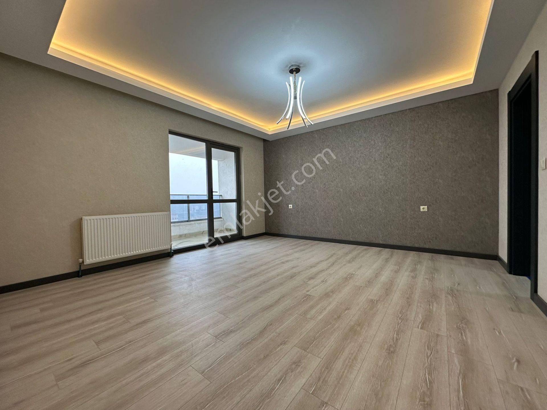 Pursaklar Mehmet Zengin Emlak'tan Kapalı Otoparklı Teras Balkonlu 1.kat 4+1 Ultra Lüks Sitede - Görsel 12