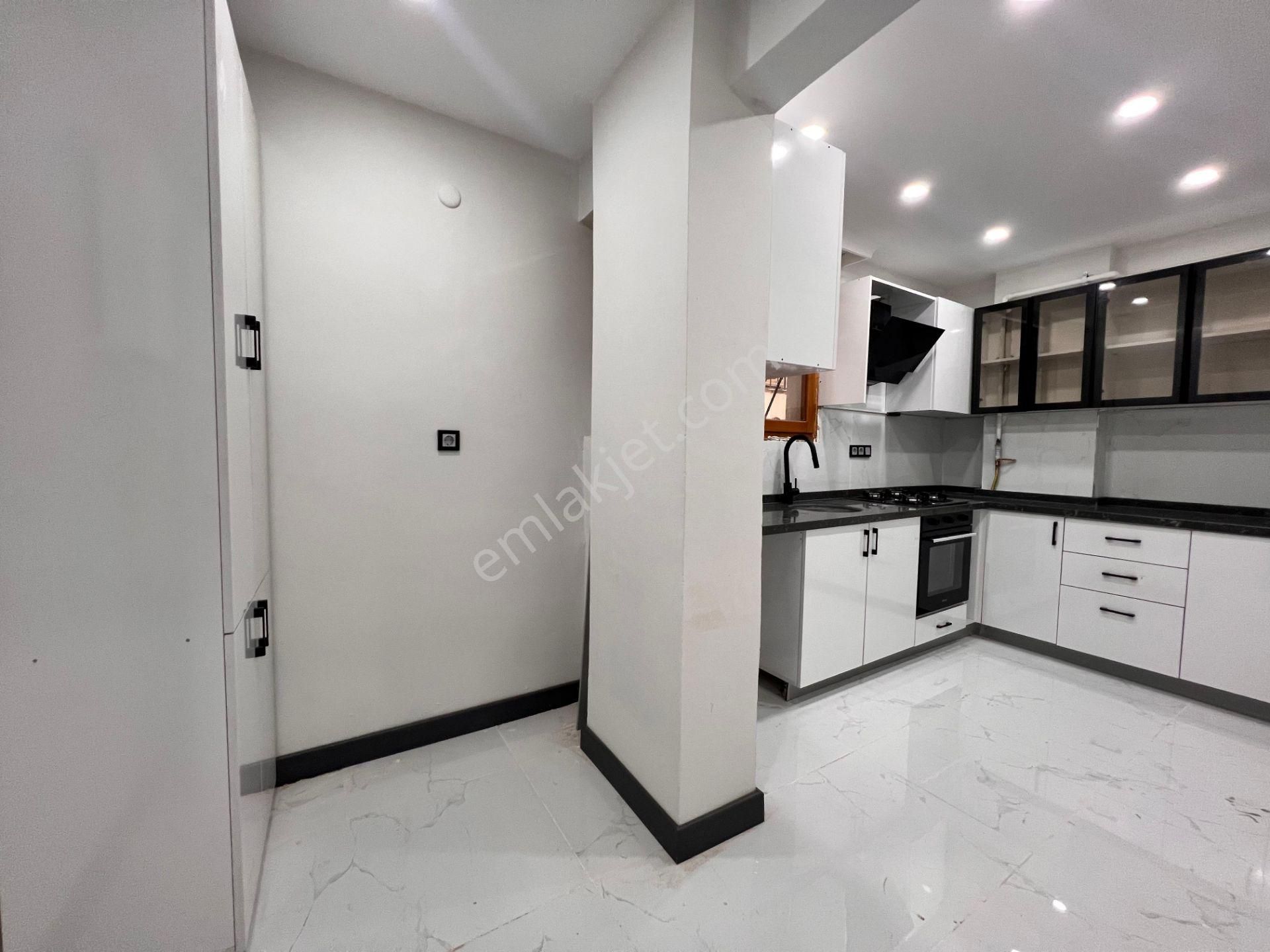 Altıntepe'de 2000 Yapımı Binada Bahçe Kullanımlı 3+1 - Görsel 11