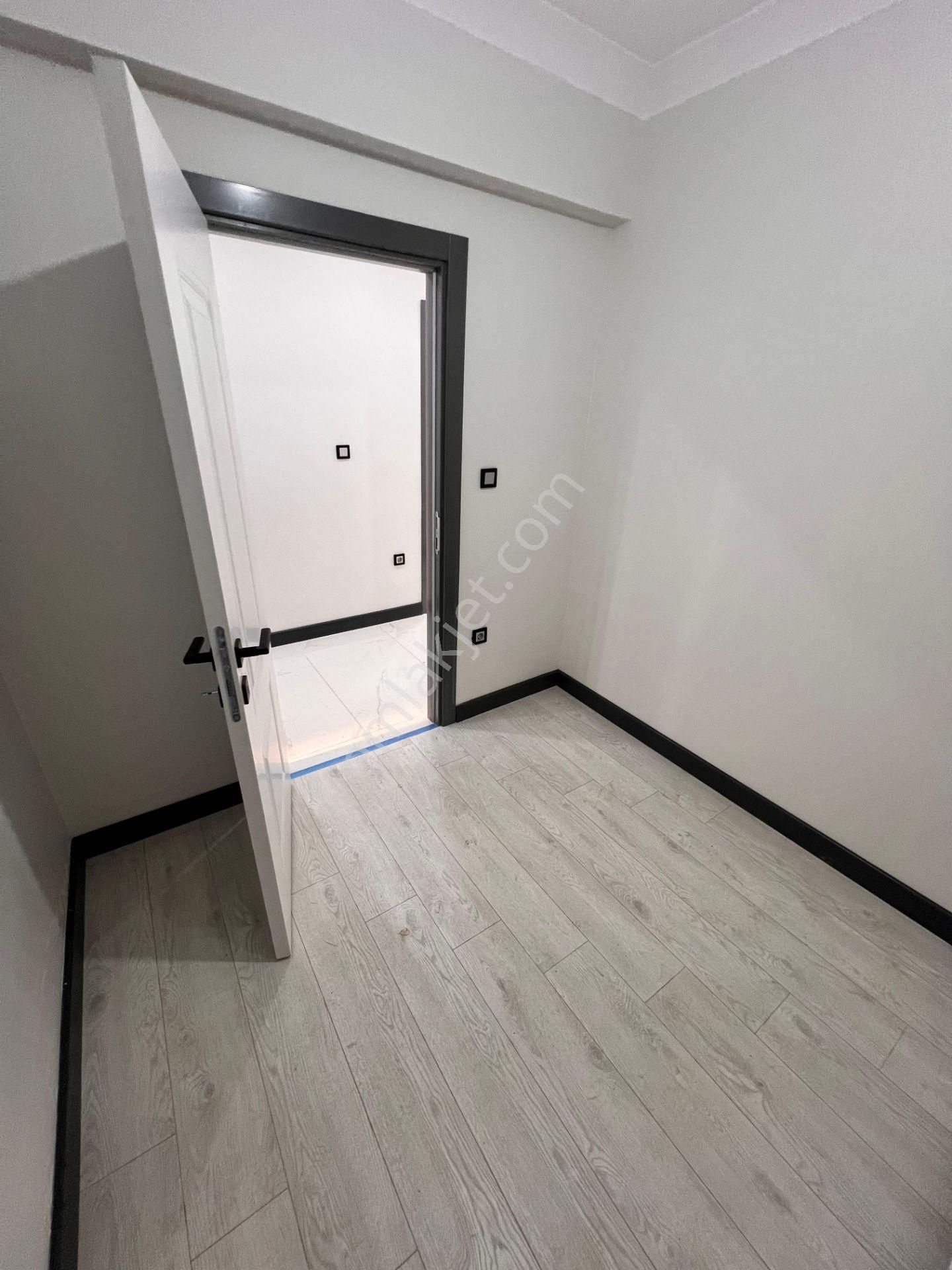 Altıntepe'de 2000 Yapımı Binada Bahçe Kullanımlı 3+1 - Görsel 20