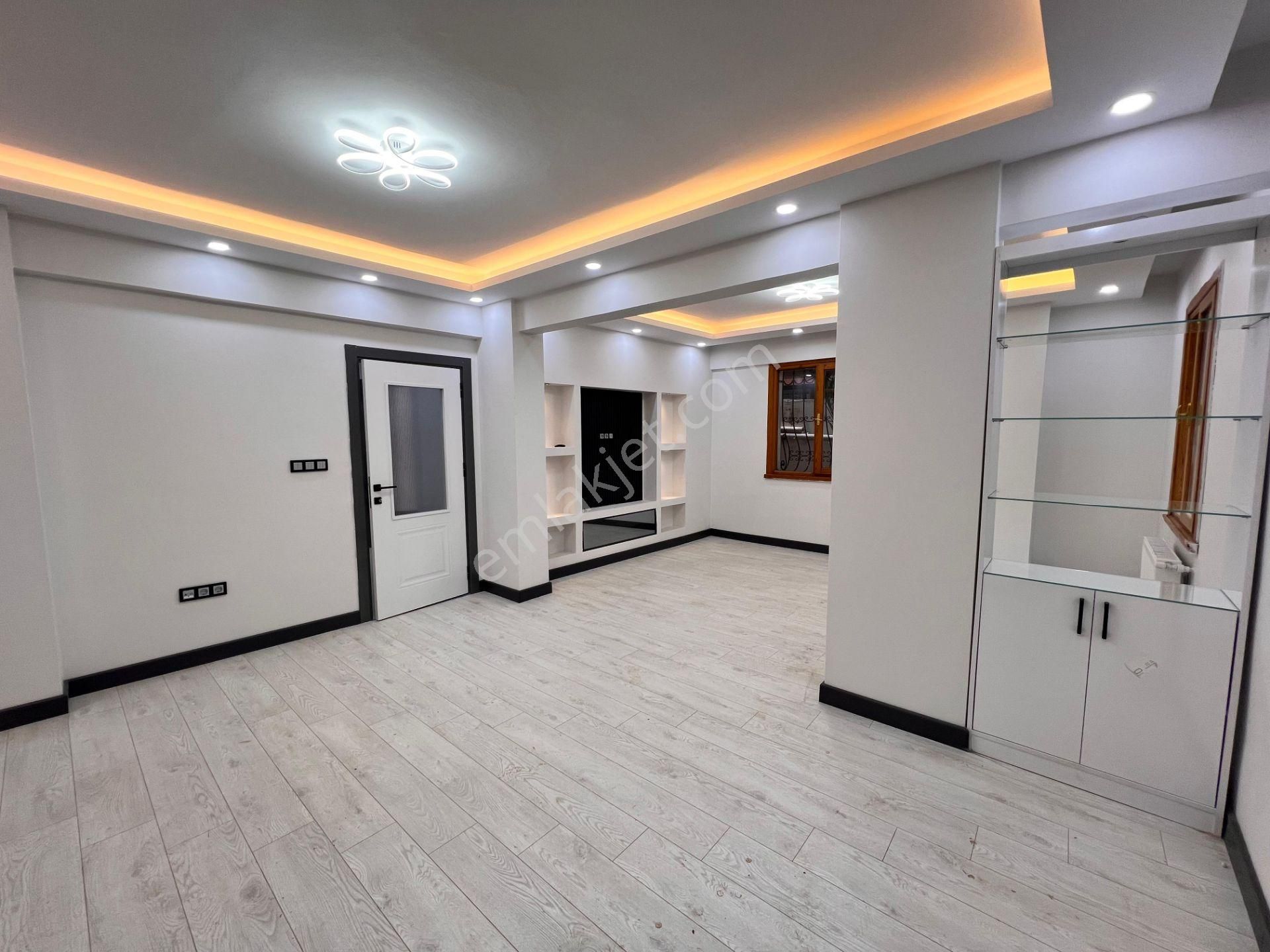 Altıntepe'de 2000 Yapımı Binada Bahçe Kullanımlı 3+1 - Görsel 8