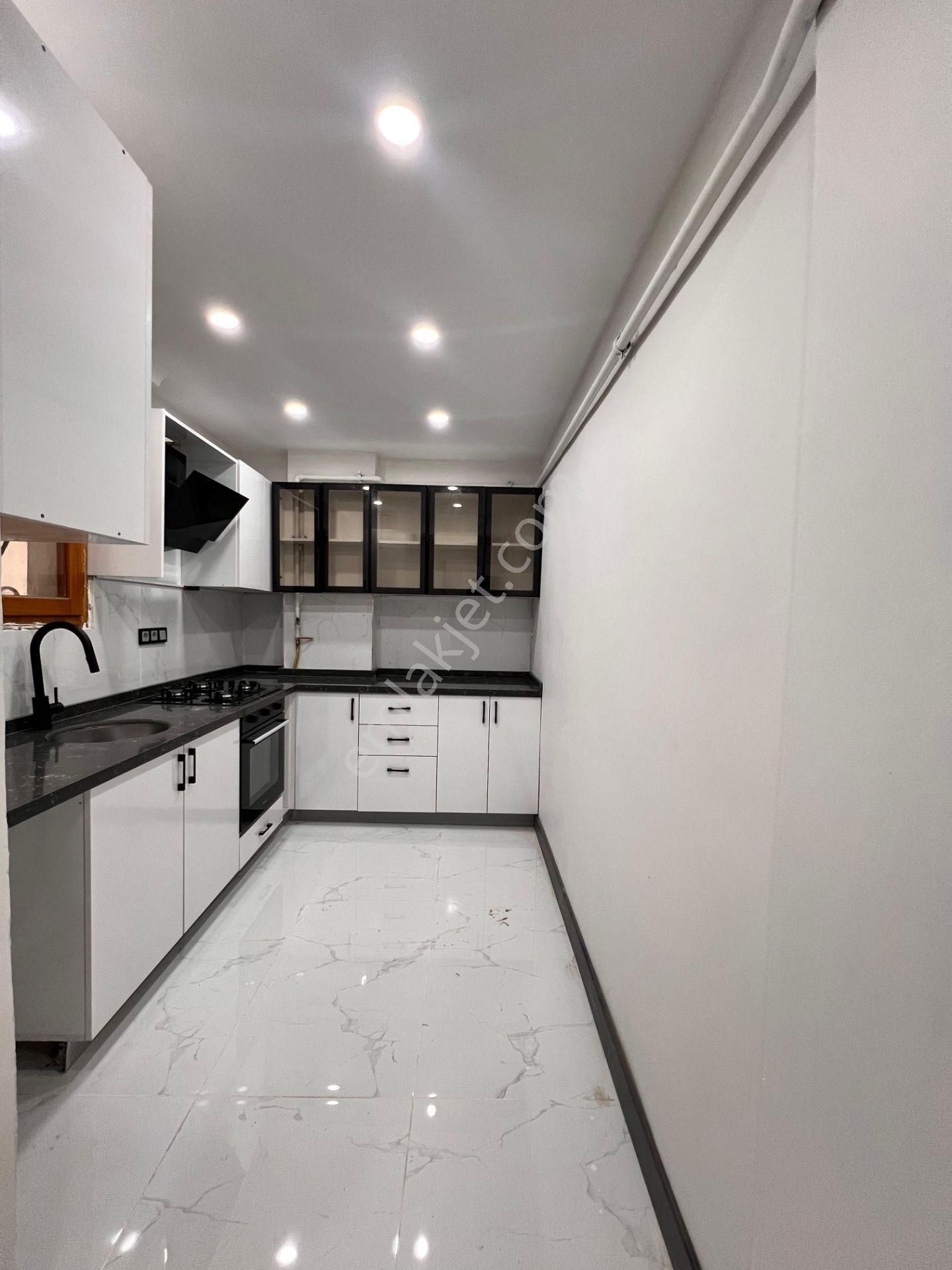 Altıntepe'de 2000 Yapımı Binada Bahçe Kullanımlı 3+1 - Görsel 3