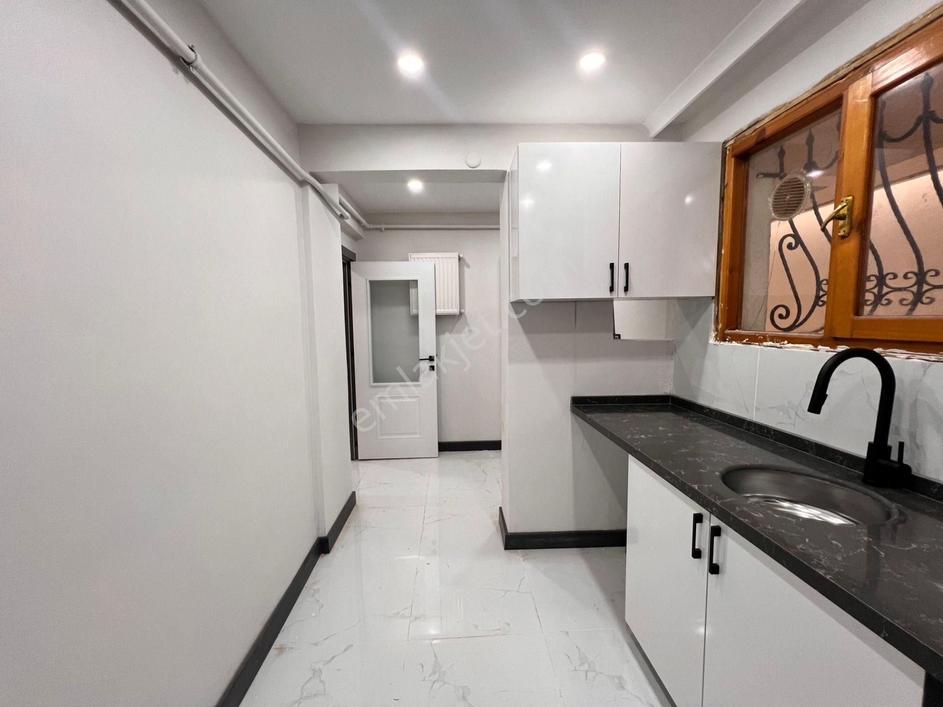 Altıntepe'de 2000 Yapımı Binada Bahçe Kullanımlı 3+1 - Görsel 10