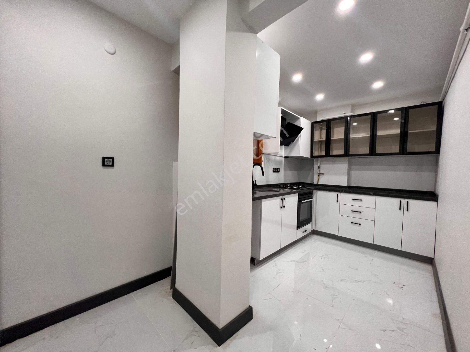 Altıntepe'de 2000 Yapımı Binada Bahçe Kullanımlı 3+1 - Görsel 5