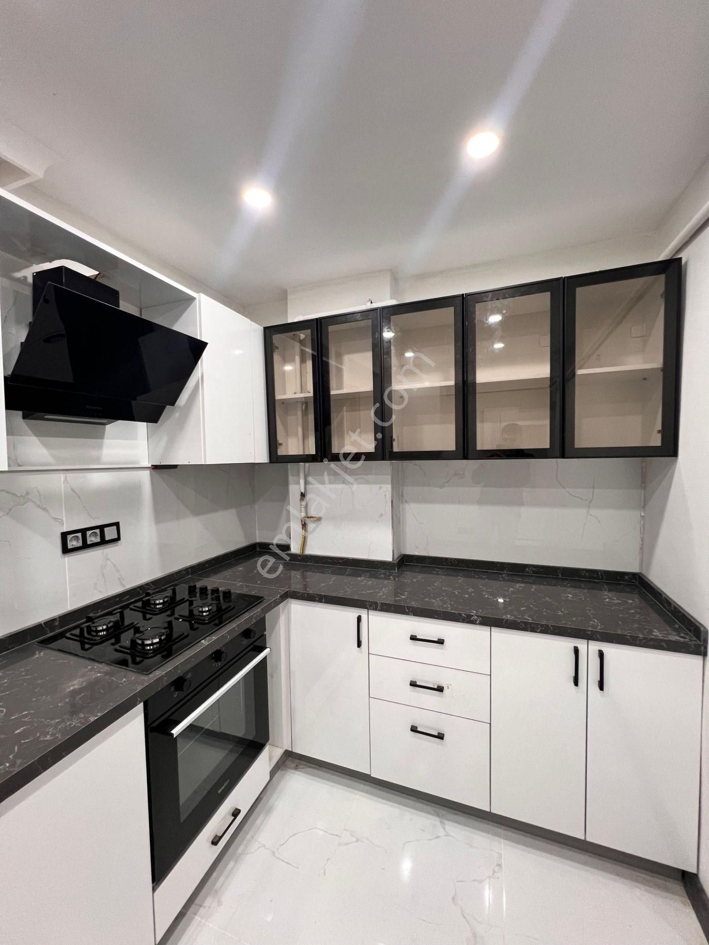 Altıntepe'de 2000 Yapımı Binada Bahçe Kullanımlı 3+1 - Görsel 2