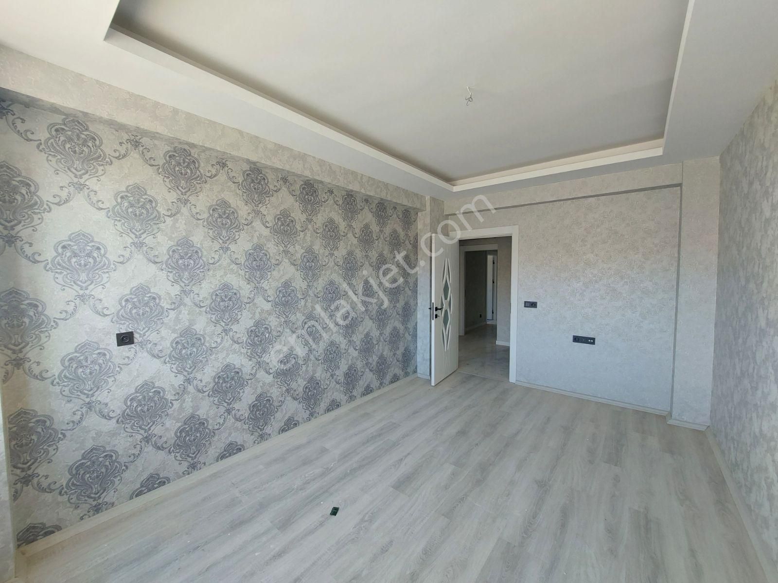 Selahattin Eyyubi Mah.de Beyhekım Yolu Üzeri 3+1 Sıfır Dire...