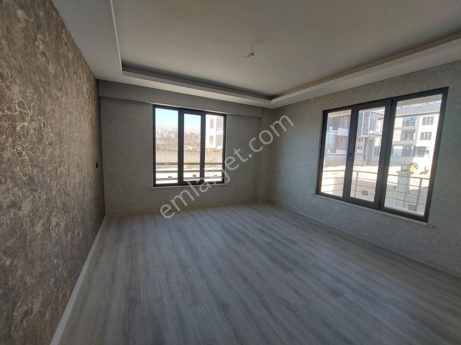 Selahattin Eyyubi Mah.de Beyhekım Yolu Üzeri 3+1 Sıfır Dire... - Görsel 4