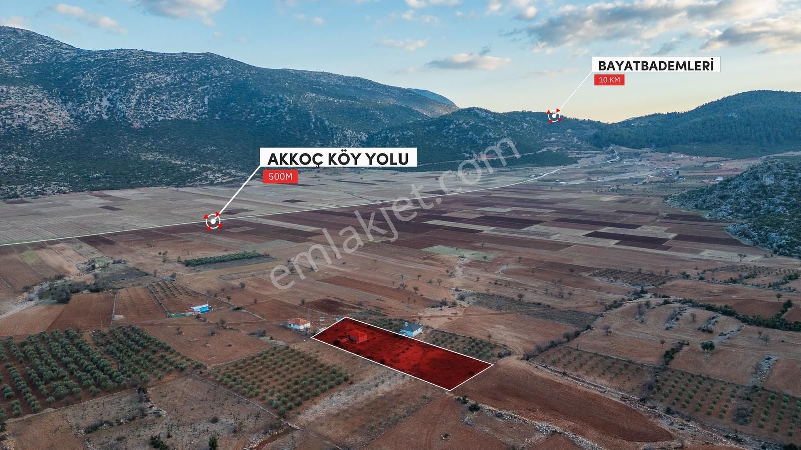 Döşemealtı Akkoçlar'da 3639m2 Tarla Üzerinde 1+1 Müstakil Mülk