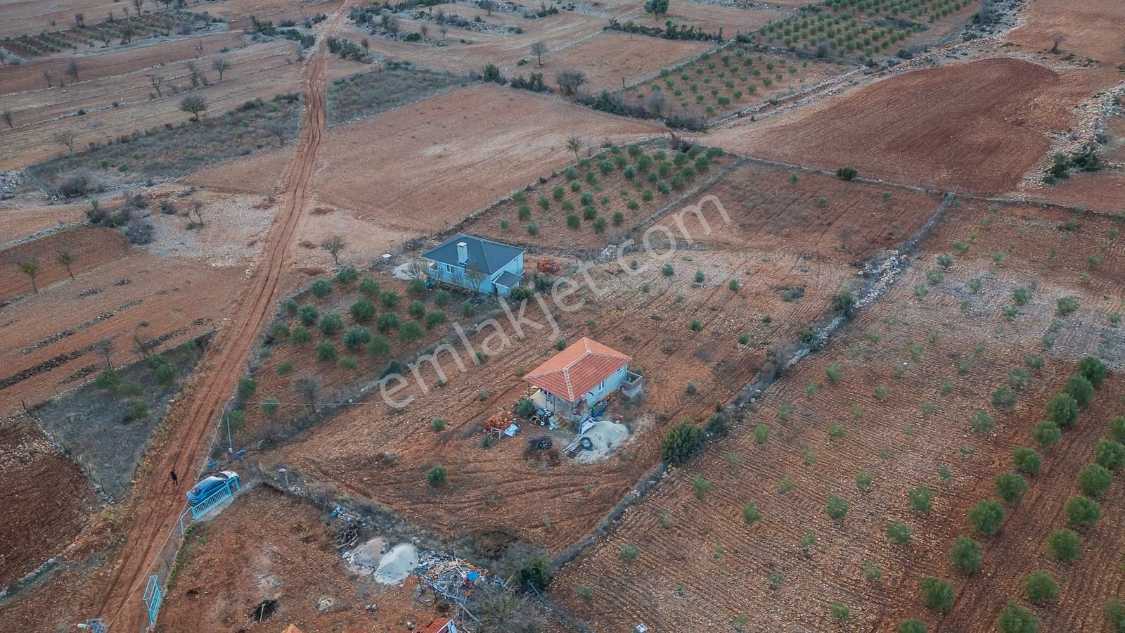 Döşemealtı Akkoçlar'da 3639m2 Tarla Üzerinde 1+1 Müstakil Mülk - Görsel 8