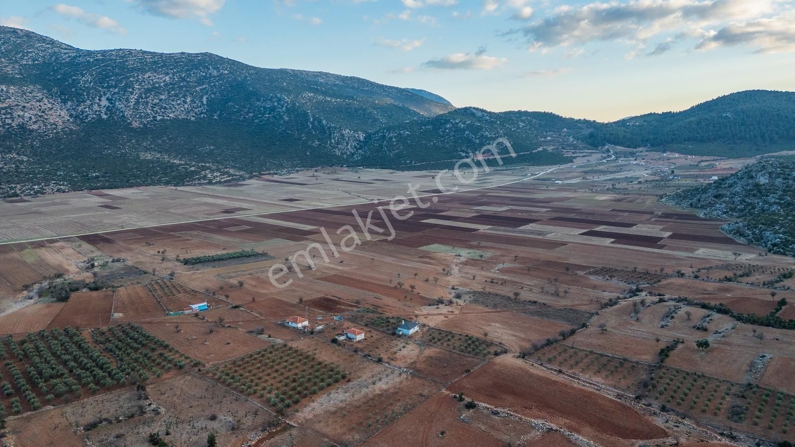 Döşemealtı Akkoçlar'da 3639m2 Tarla Üzerinde 1+1 Müstakil Mülk - Görsel 10