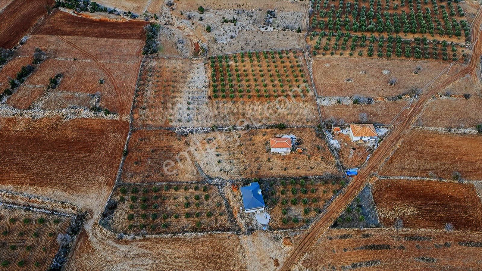 Döşemealtı Akkoçlar'da 3639m2 Tarla Üzerinde 1+1 Müstakil Mülk - Görsel 2