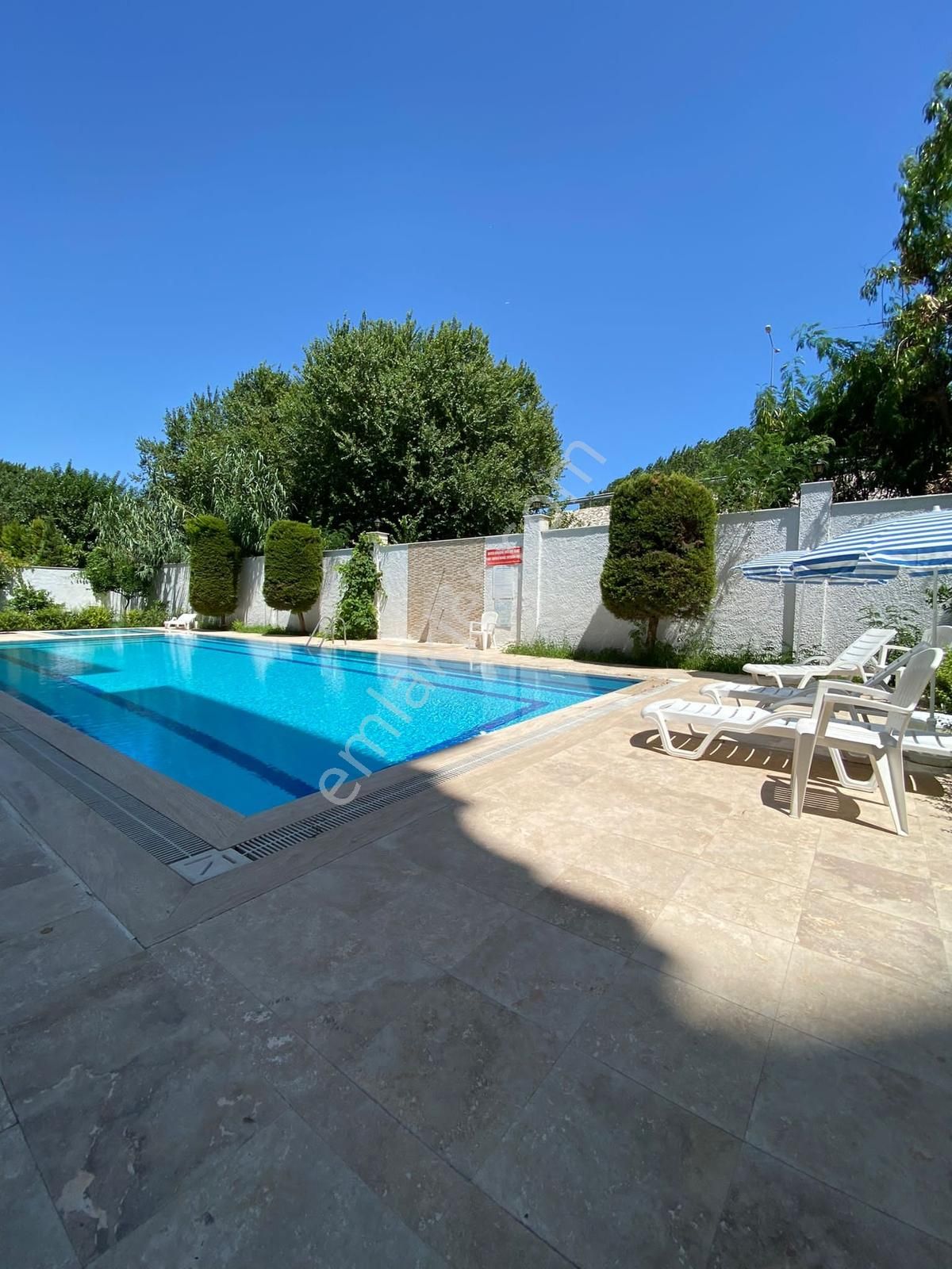 Havuzlu Site İçeresinde Geniş 1+1/просторная Квартира В Хурме