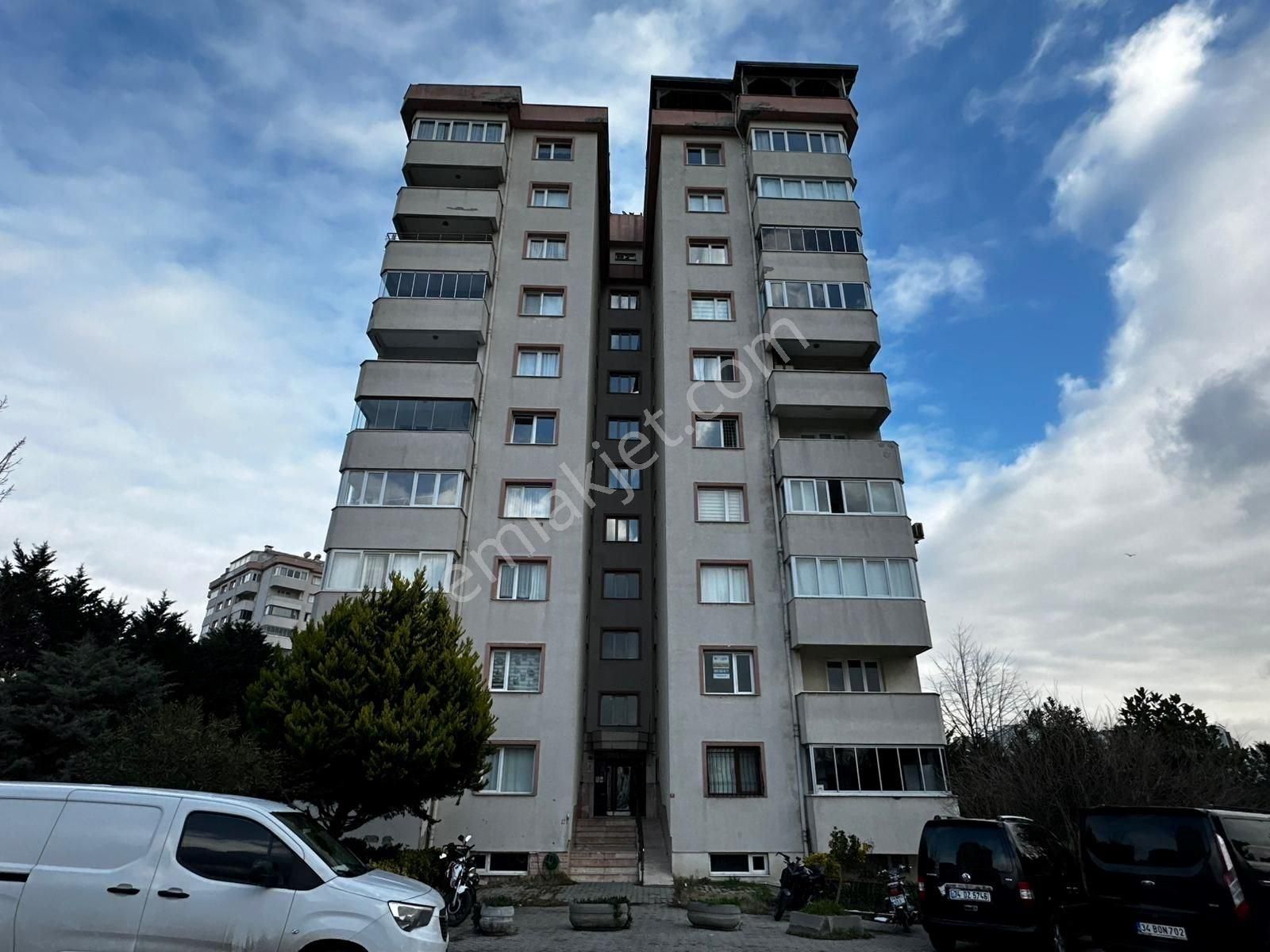 Beylikdüzü Marmara Mahallesi Site İçinde 3+1 Geniş Daire