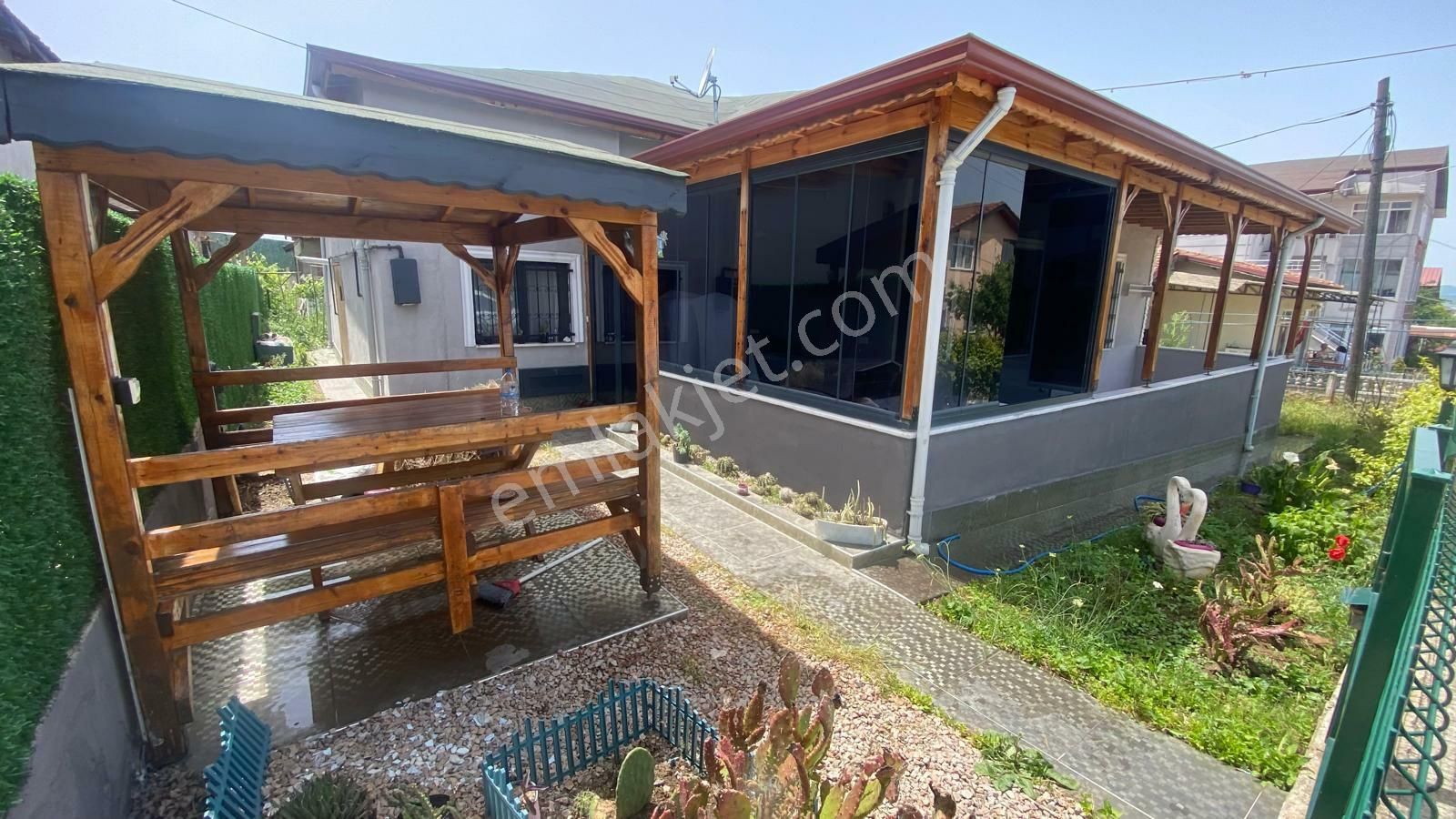 Kartepe Emekevlerde Kış Bahçeli Şömineli Ful Yapılı Kiralık Müştakil Ev