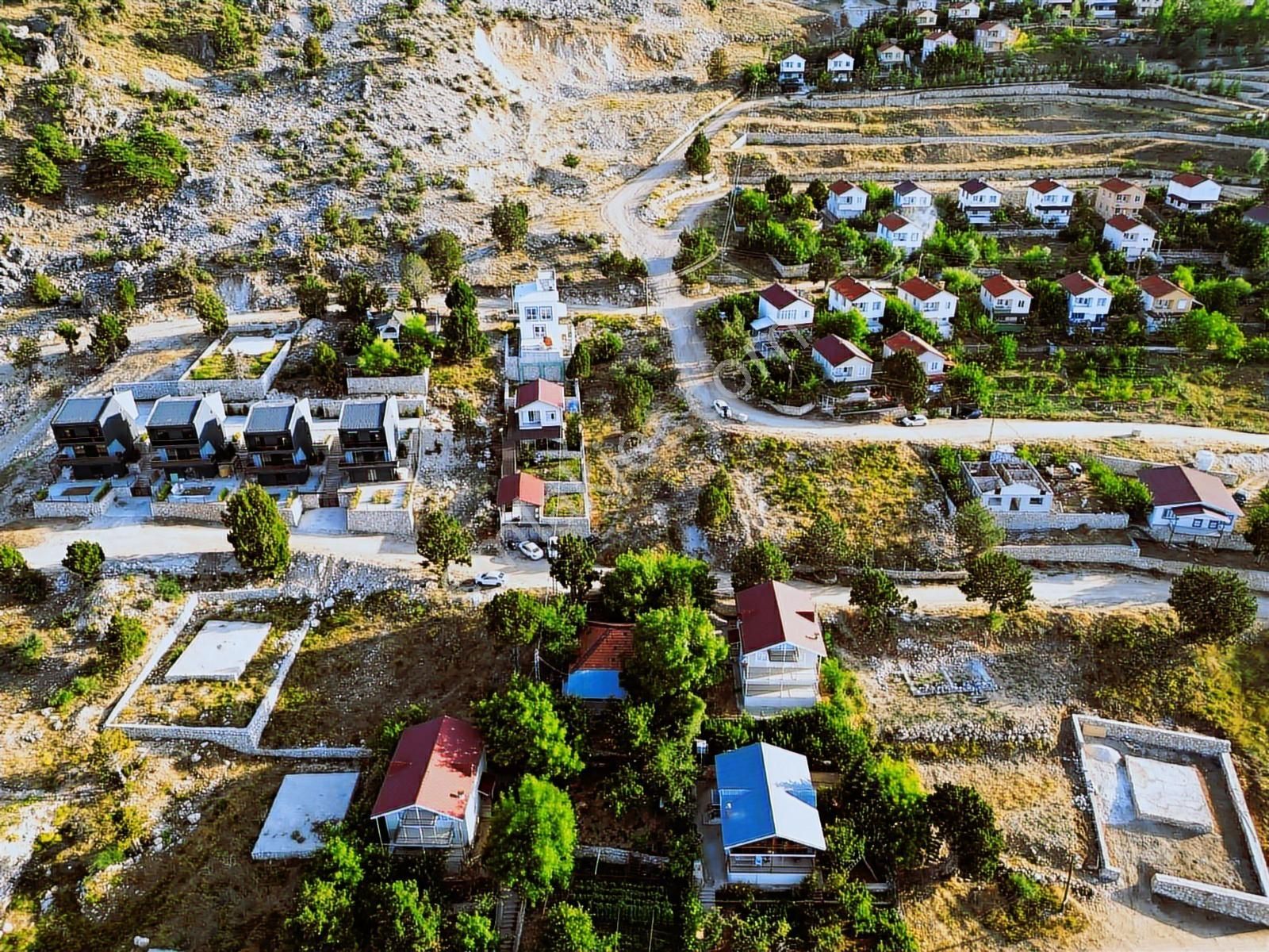 Konyaaltı Geyikbayırında Satılık Köşe Parsel 457 M2 Villa Arsası