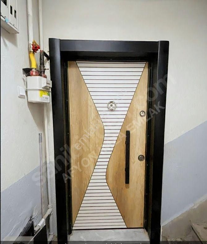 Afyon Tezcan Gayrimenkul Milli Birlik Caddesinde 2+1 Arakat