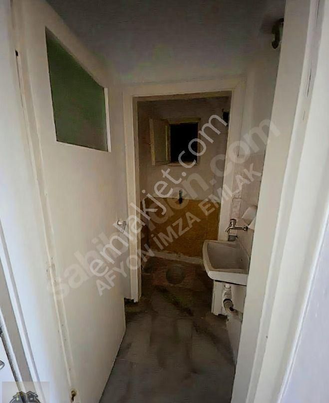 Afyon Tezcan Gayrimenkul Milli Birlik Caddesinde 2+1 Arakat - Görsel 12