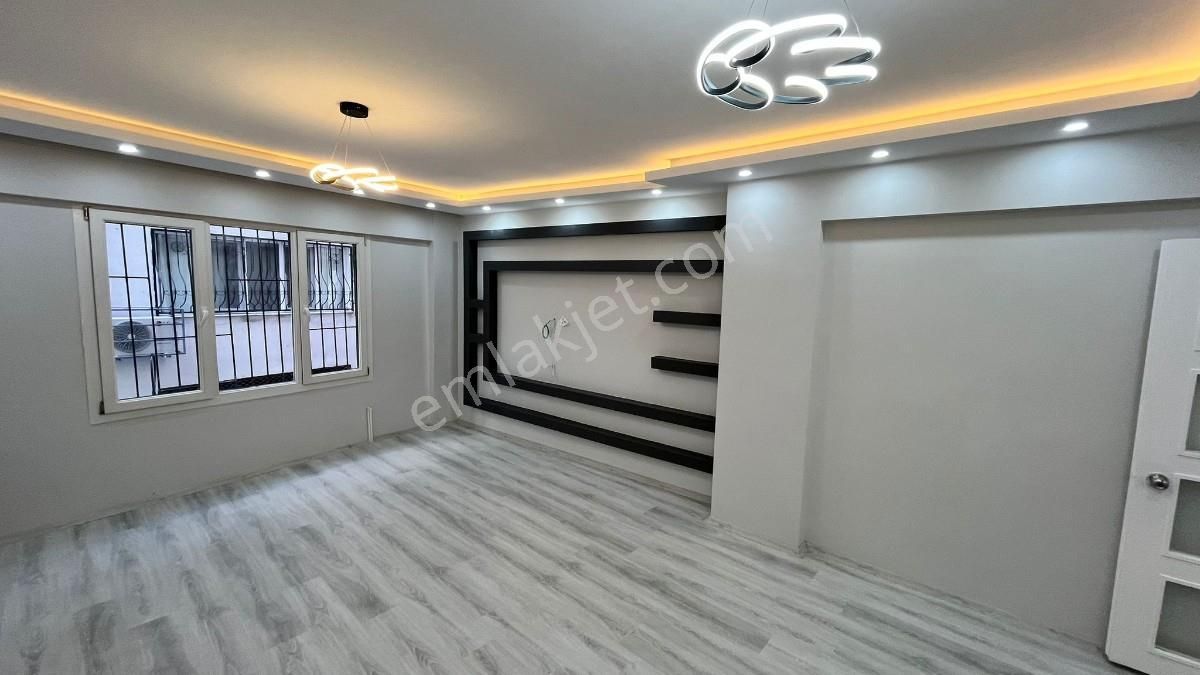 Kuşadası Türkmen Merkezede Yeni Tadilatlı 3+1 Daire - Görsel 4