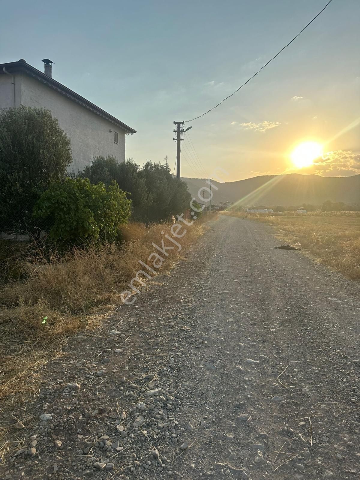 Korkuteli Çomaklıda Köy İçi Kaçırılmayacak Tarla