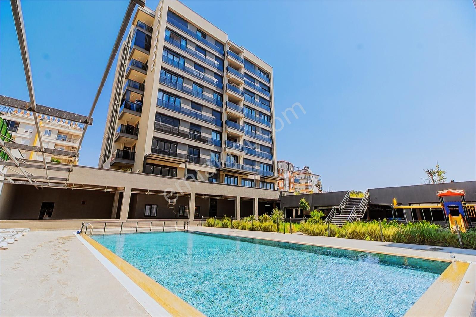 Çankaya Mahallesin'de Massa Life Sitesi Satılık 3+1