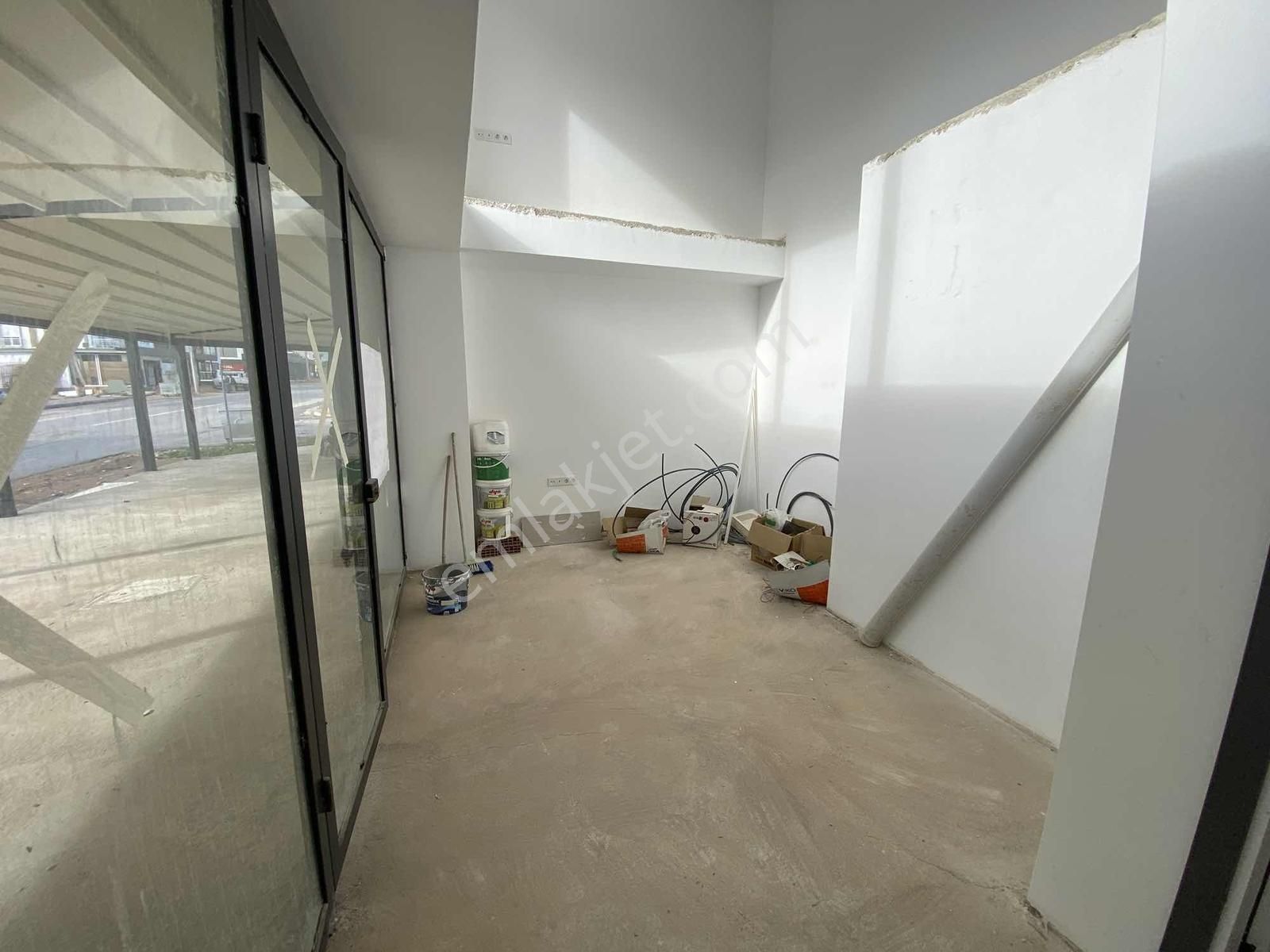 Aktoprakta Cadde Üzeri Sıfır Bina Kiralık Dükkan - Görsel 4