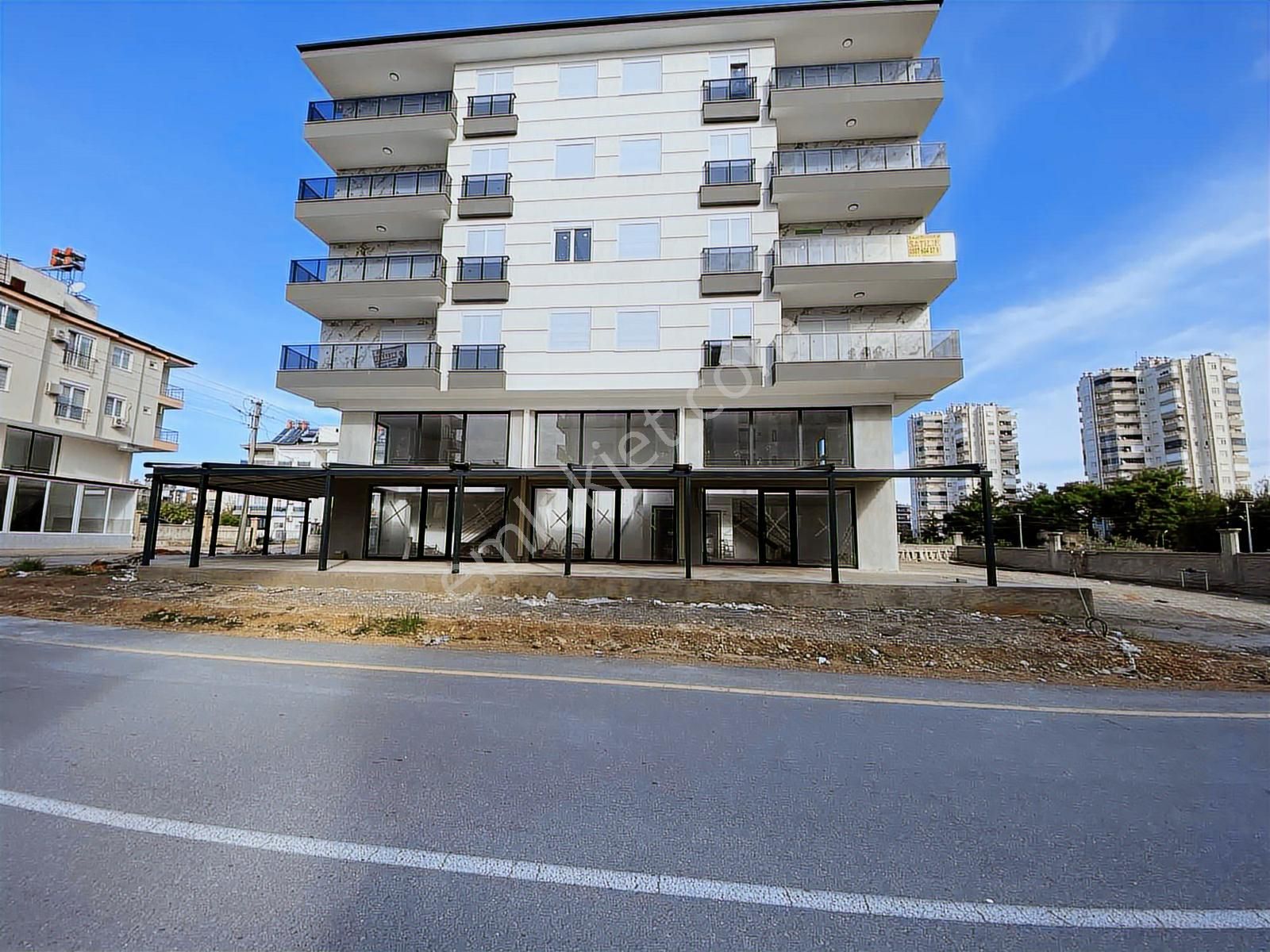 Aktoprakta Cadde Üzeri Sıfır Bina Kiralık Dükkan