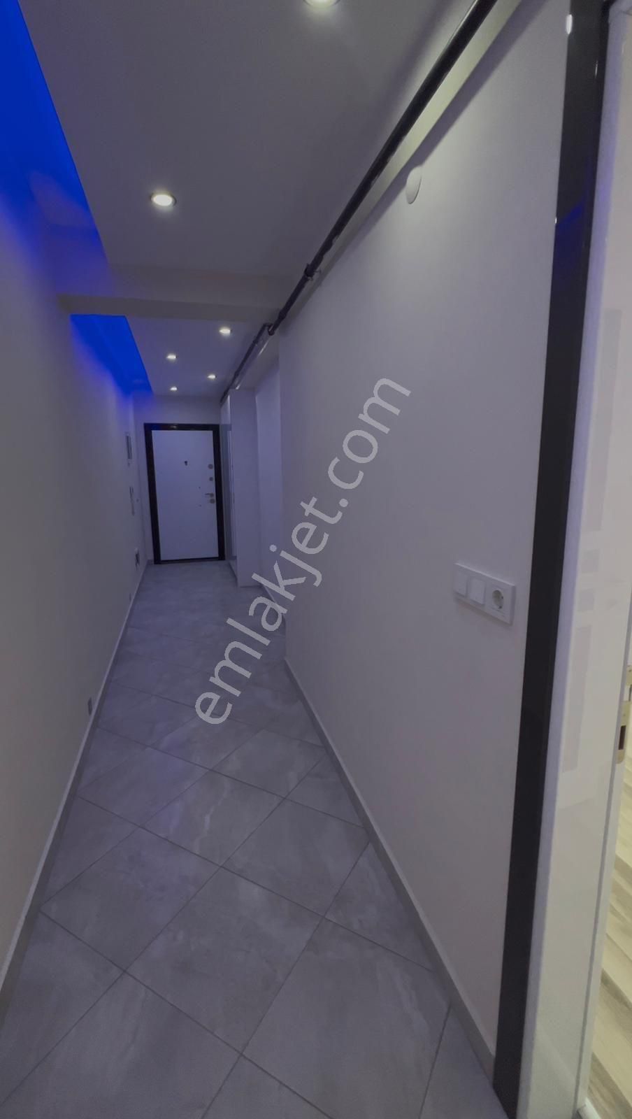 Kayalık Cadde Üzerinde 4+1 Balkonlu Teraslı Daire Satılıktır - Görsel 3