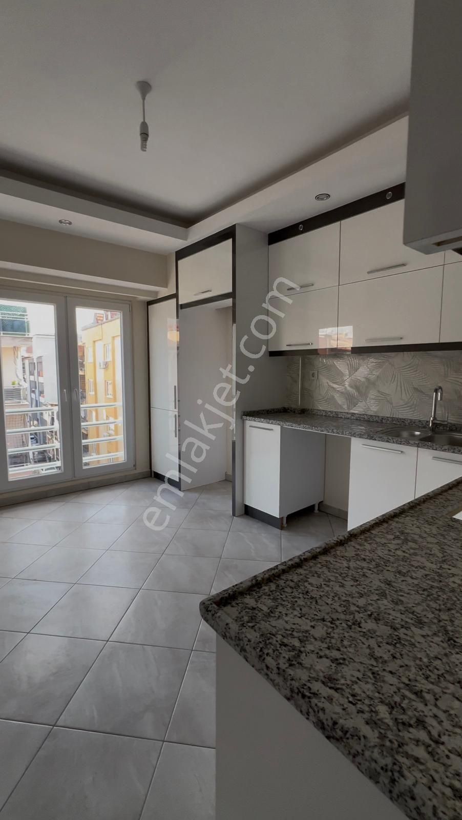 Kayalık Cadde Üzerinde 4+1 Balkonlu Teraslı Daire Satılıktır - Görsel 6