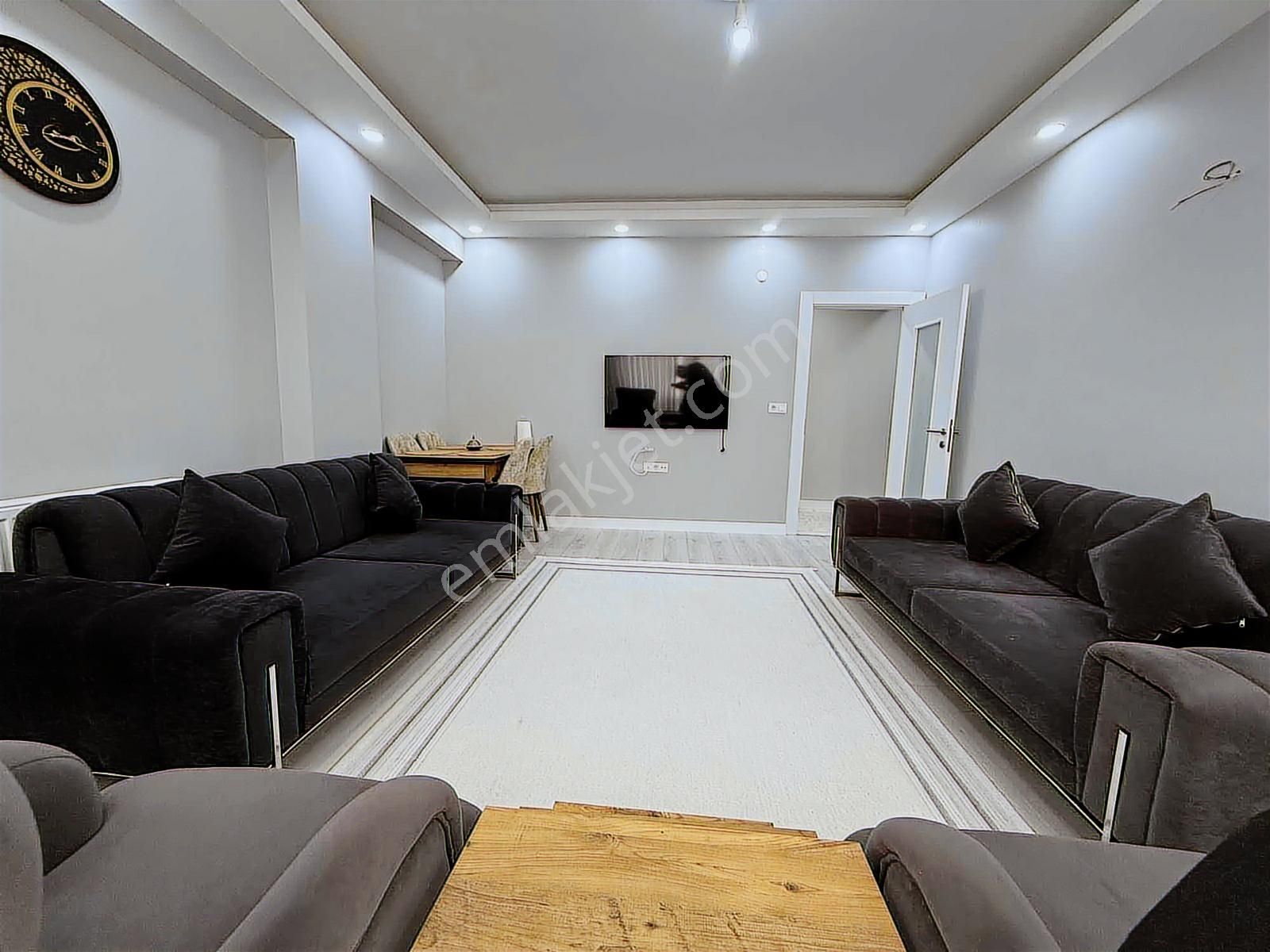 Ümraniye Elmalıkent 2+1 Site Özellikli Bina,da Otoparklı Satılık