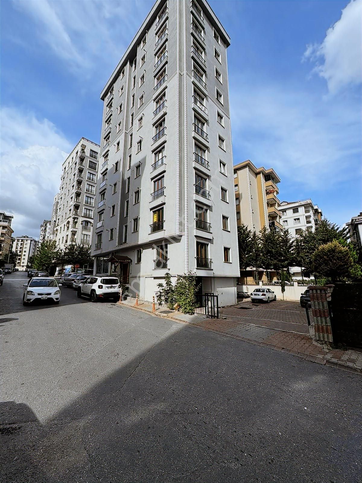 Ümraniye İnkılap Mh.2+1araştırma Hastanesine Komşu Satılık Daire