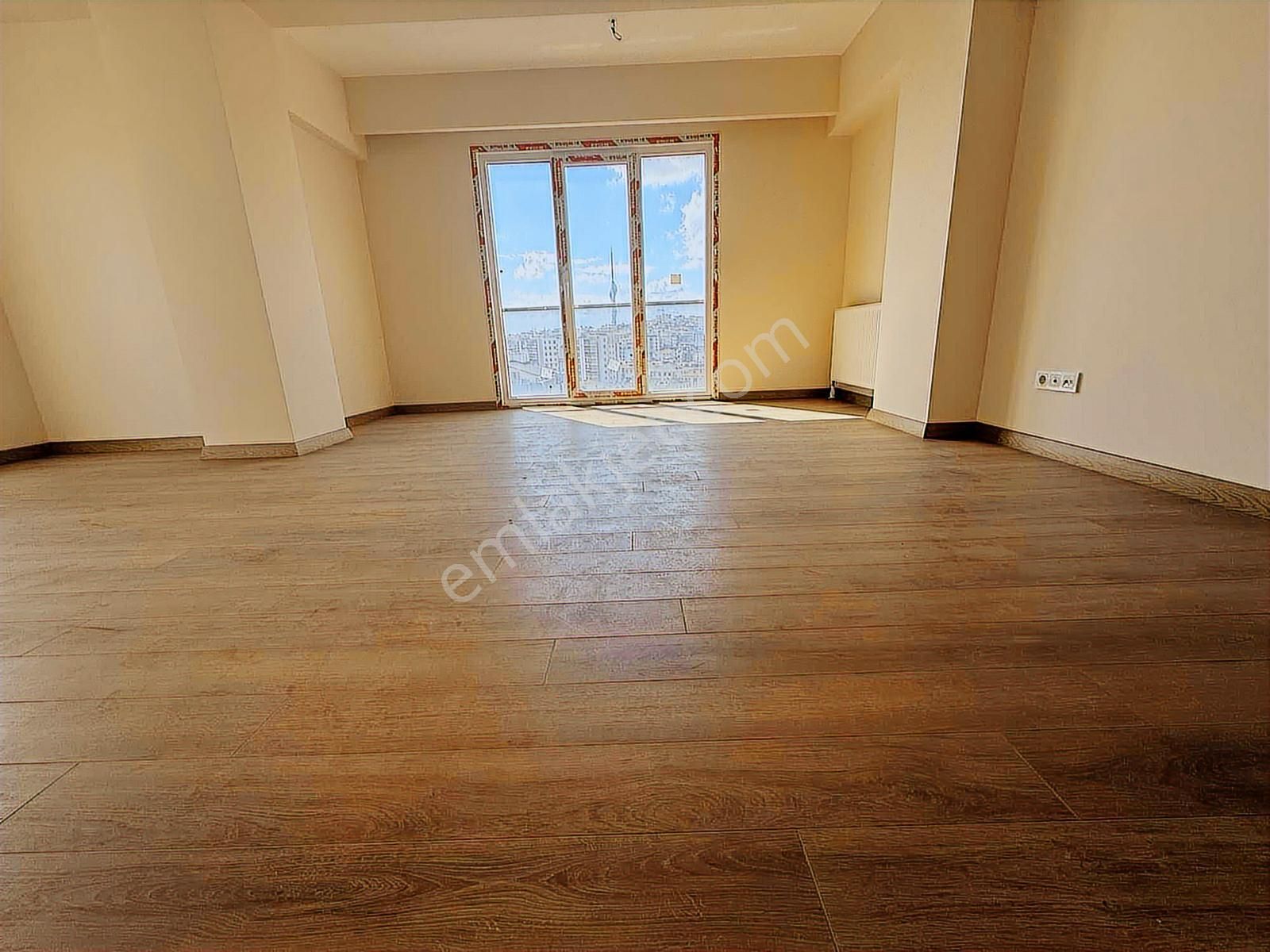 Ümraniye Tantavi Mah.2+1 Ebeveyn Banyolu Otoparklı Satılık Daire