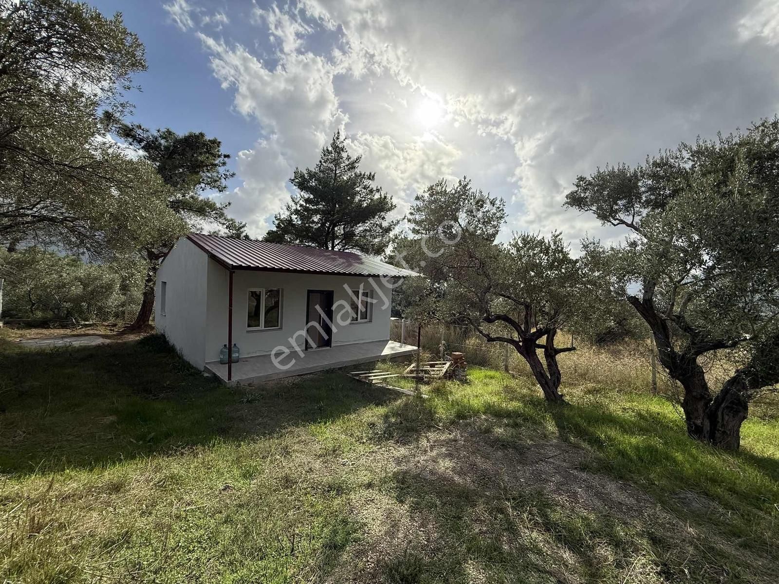 Novas Gayrimenkul'den Dereköy'de Satılık İçinde Ev Olan Arsa - Görsel 4