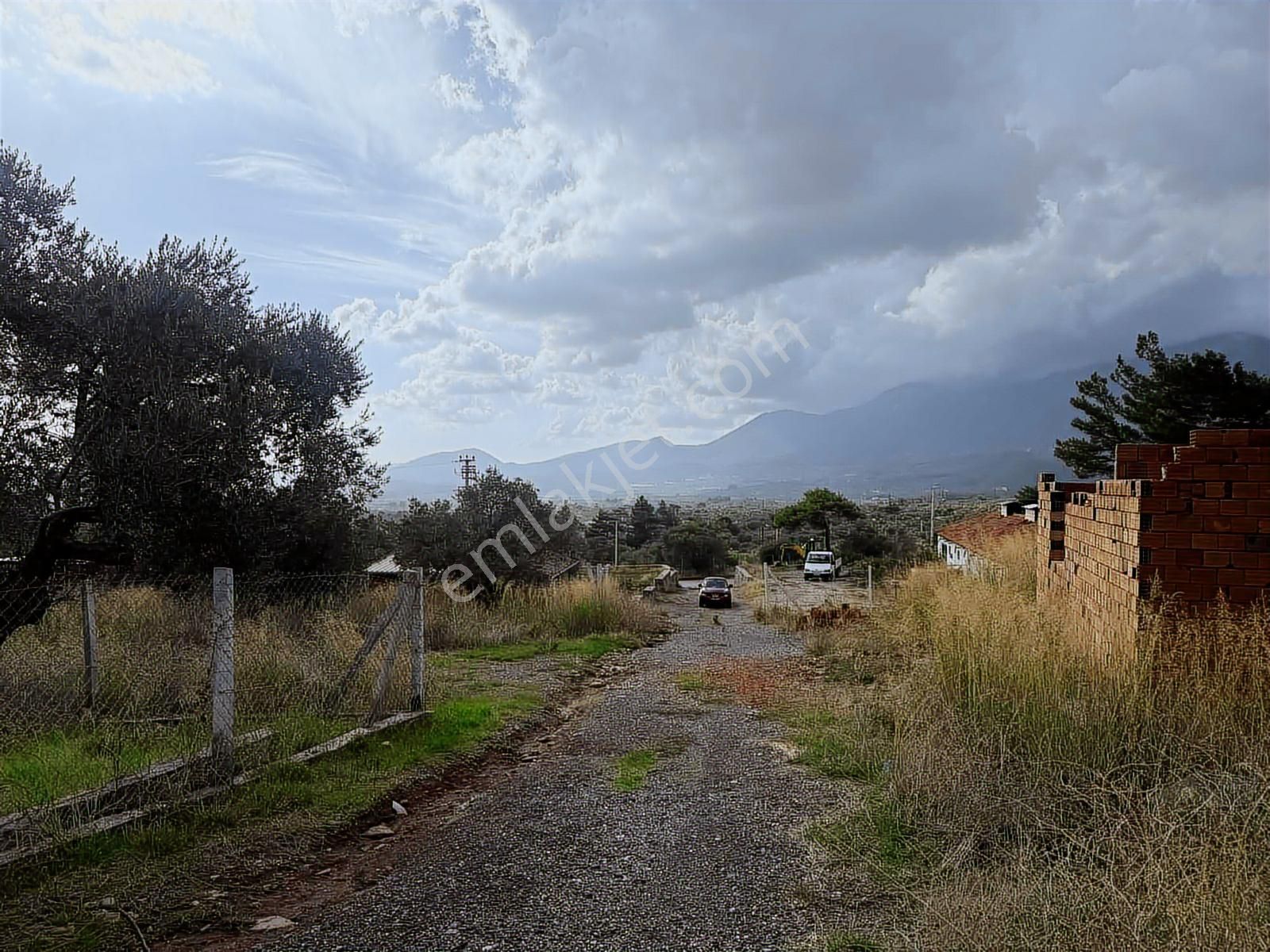 Novas Gayrimenkul'den Dereköy'de Satılık İçinde Ev Olan Arsa - Görsel 25