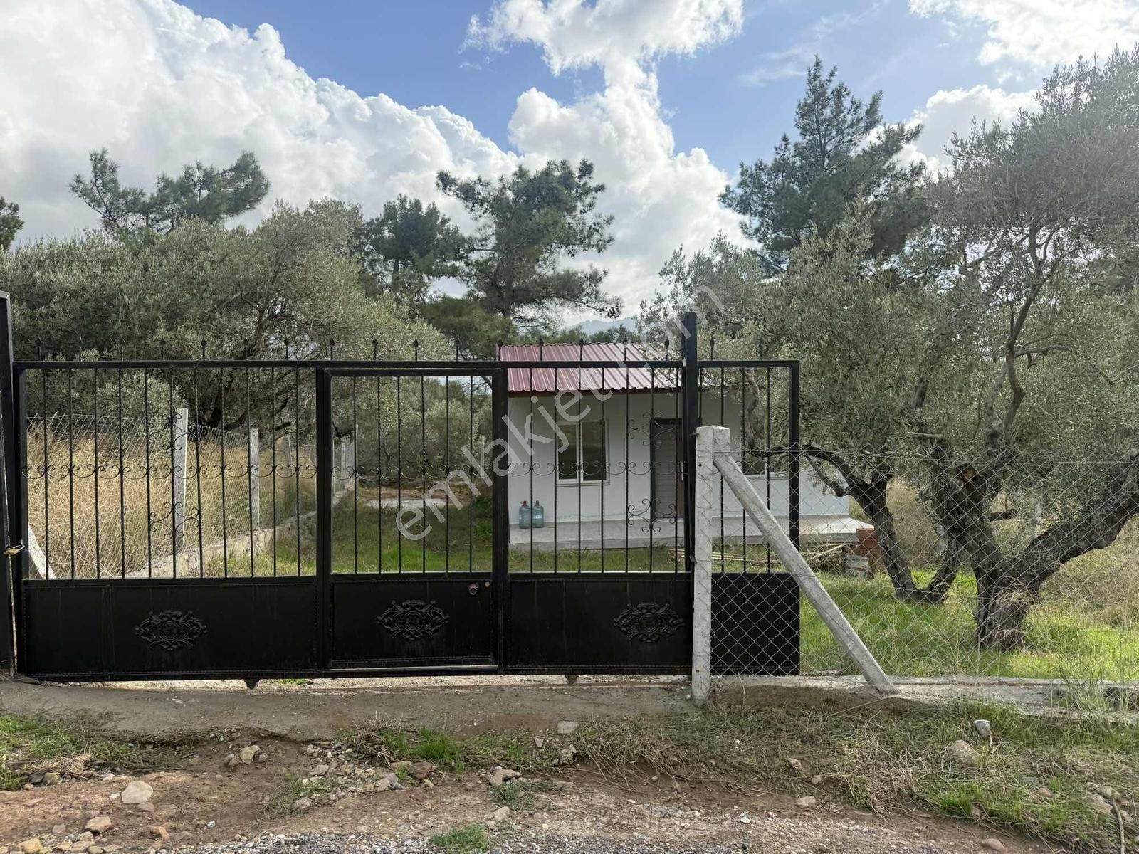 Novas Gayrimenkul'den Dereköy'de Satılık İçinde Ev Olan Arsa - Görsel 10