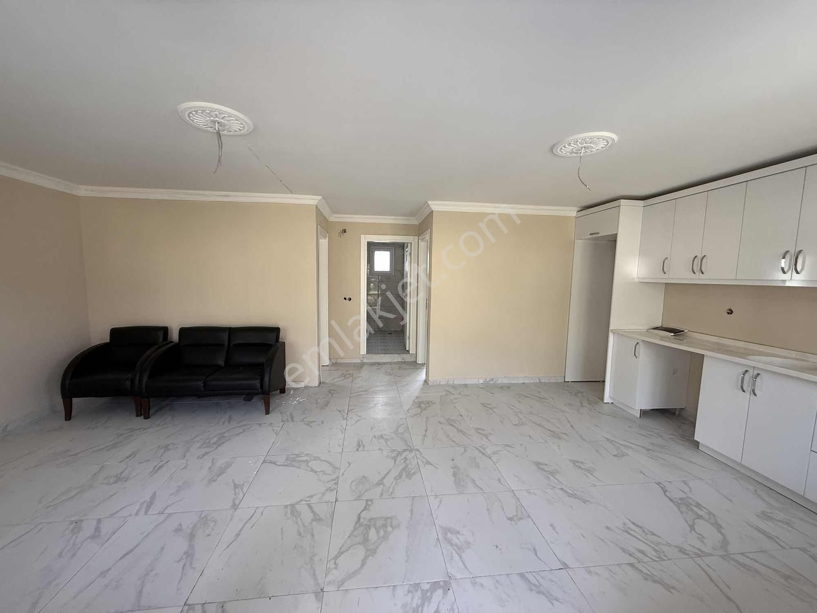 Novas Gayrimenkul'den Dereköy'de Satılık İçinde Ev Olan Arsa - Görsel 3