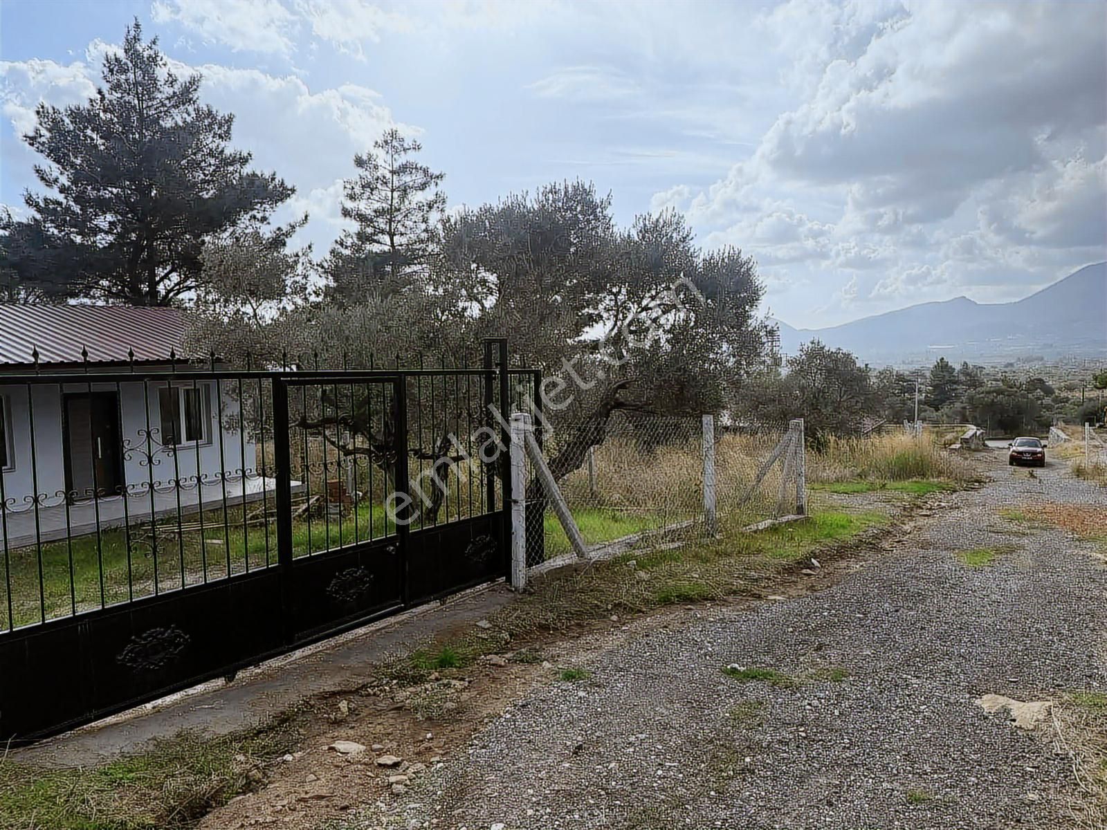 Novas Gayrimenkul'den Dereköy'de Satılık İçinde Ev Olan Arsa - Görsel 14