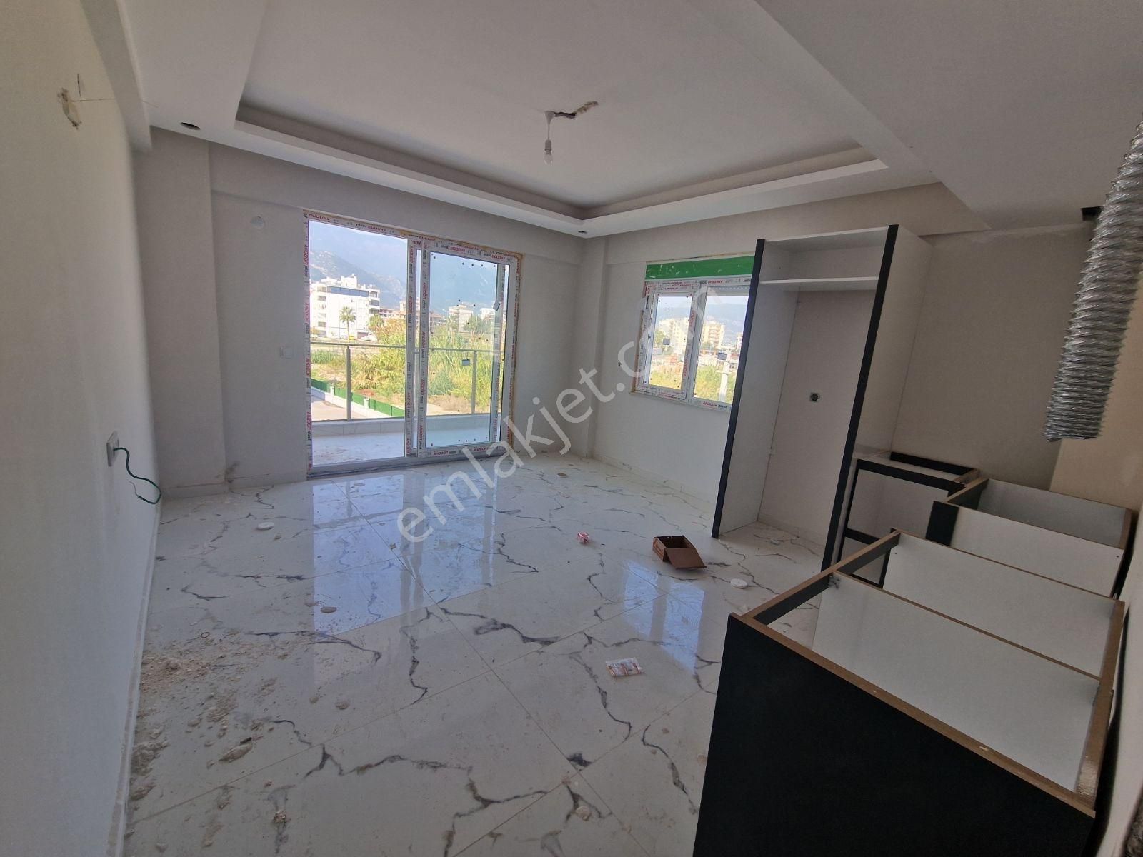 3 Cepheli Ve Geniş 1+1 Daire Köşe Parsel - Görsel 2