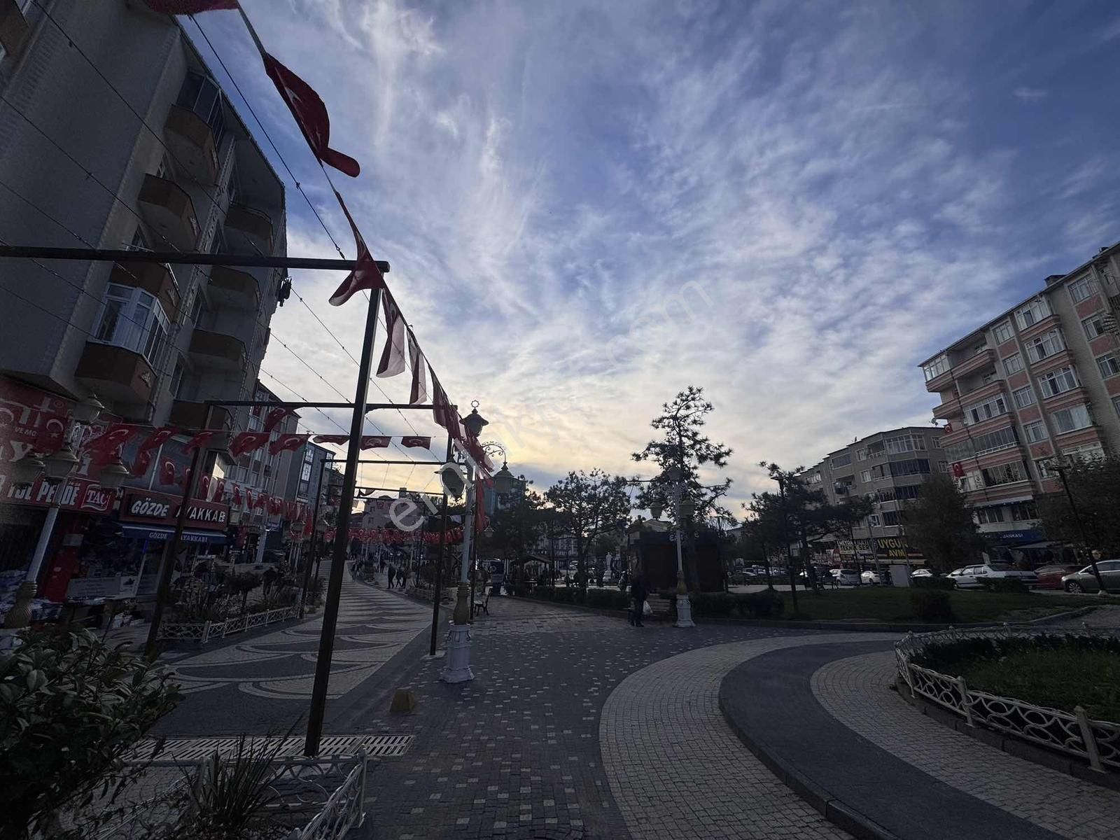 Merkezi Konumda Asansörlü Genç Binada Kombili 2+1 - Görsel 25