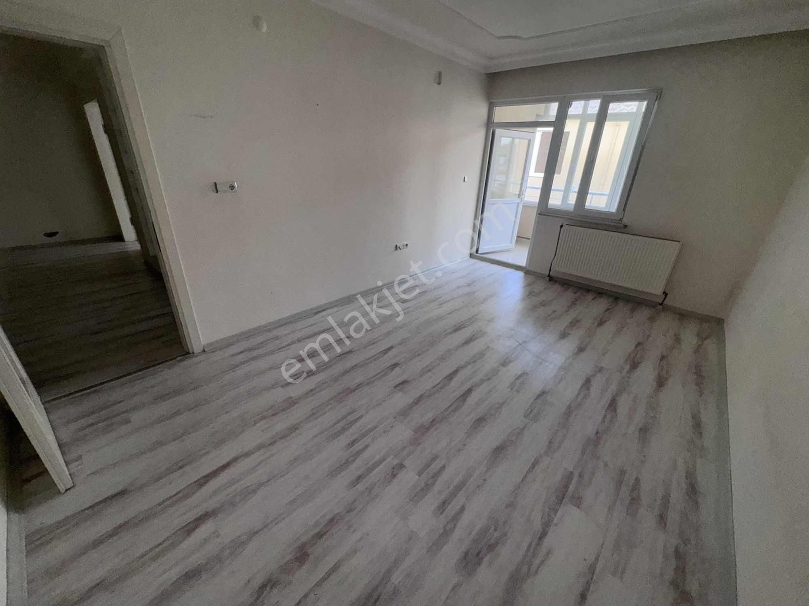 Merkezi Konumda Asansörlü Genç Binada Kombili 2+1 - Görsel 11