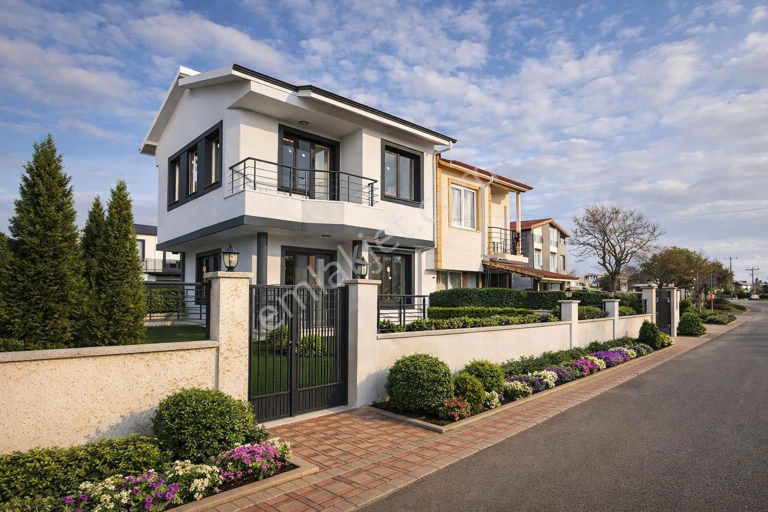 Tekirdağ Yeniçiftlik De Camii Ve Markete Yakın Villa