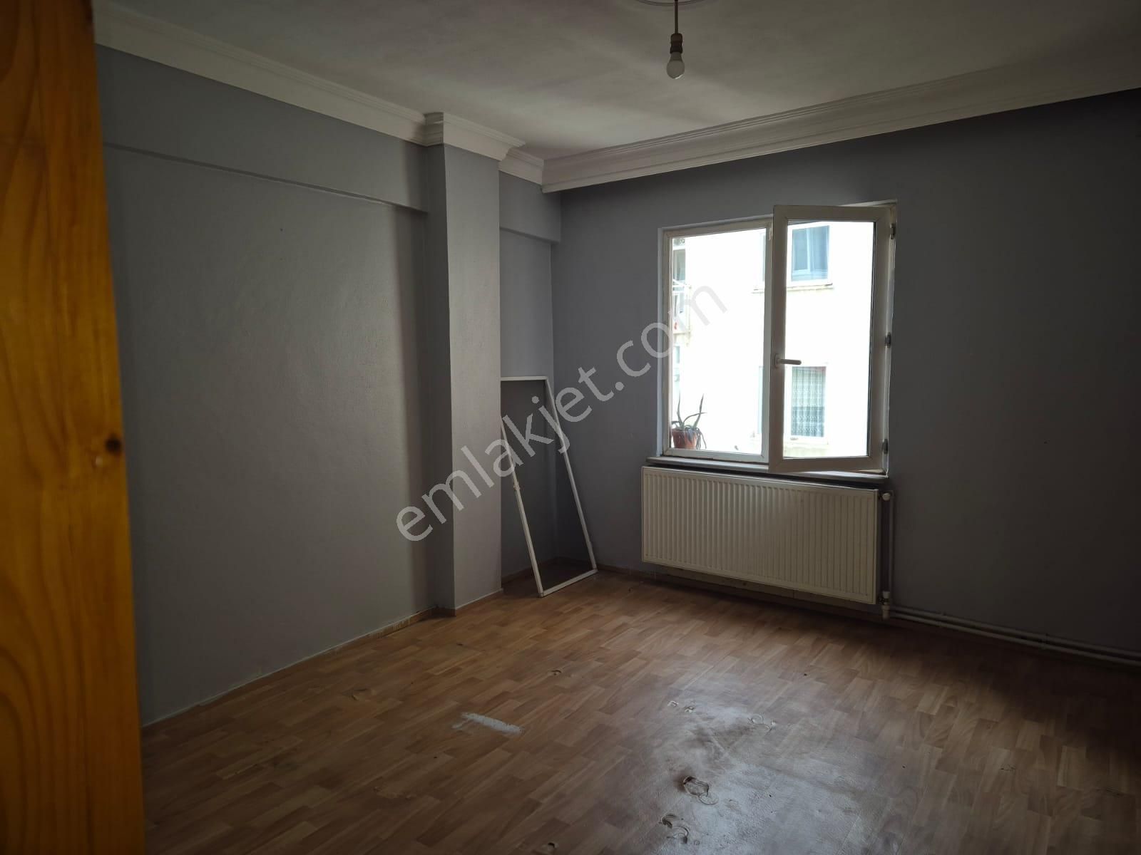 Reşadiye Mahallesi Kiralık 2+1 Ara Kat Daire - Görsel 15