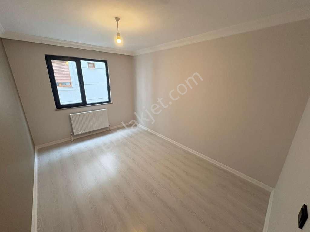 Kaçmaz'dan Küçükyalı'da Merkezi Konum'da Ara Kat Balkonlu 2+1 - Görsel 12