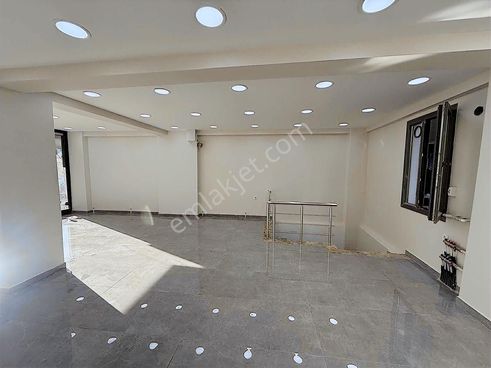 Yüzyıl Mahallesinde Toplu Ulaşıma Yakın Geniş Cepheli Dükkan - Görsel 9