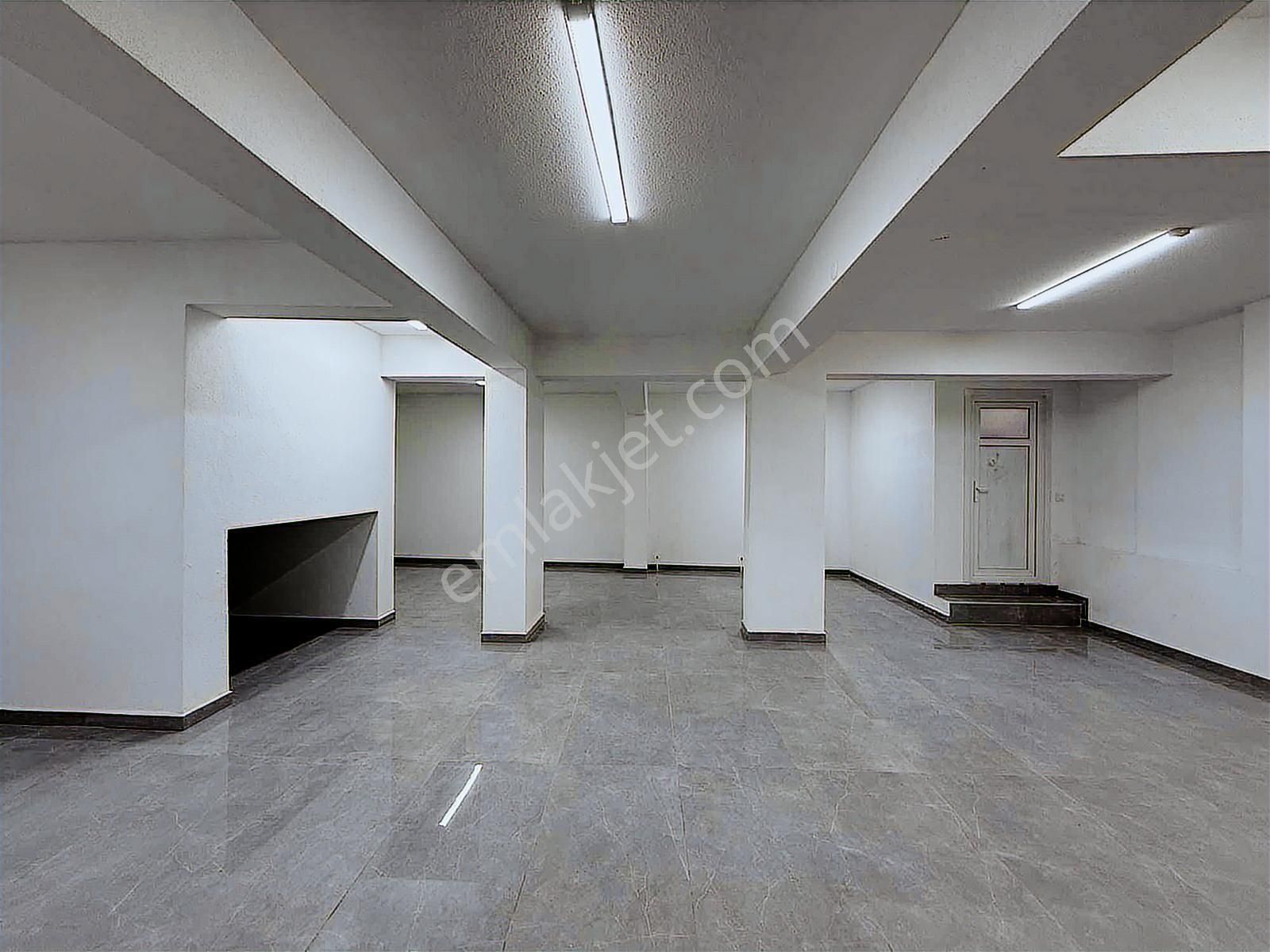 Yüzyıl Mahallesinde Toplu Ulaşıma Yakın Geniş Cepheli Dükkan