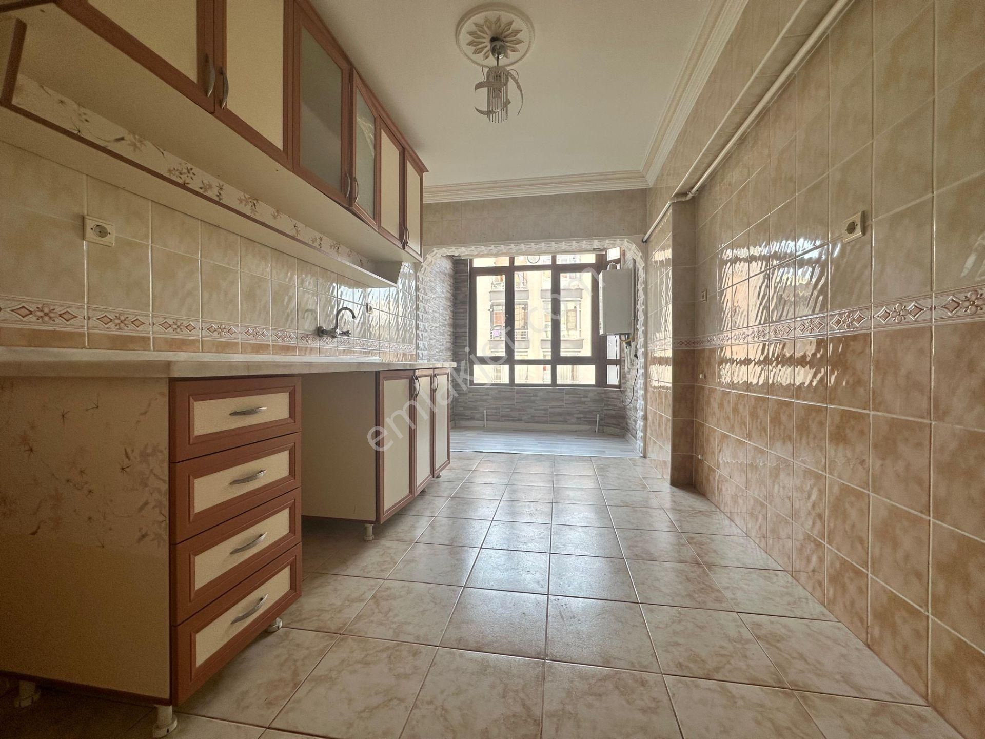 Pursaklar Mehmet Zengin Emlak'tan Hastanesi Yakını, Ara Kat 3+1 Masrafsız Daire