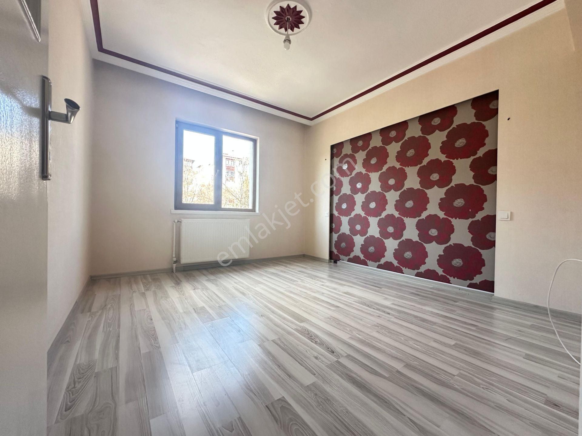 Pursaklar Mehmet Zengin Emlak'tan Hastanesi Yakını, Ara Kat 3+1 Masrafsız Daire - Görsel 12