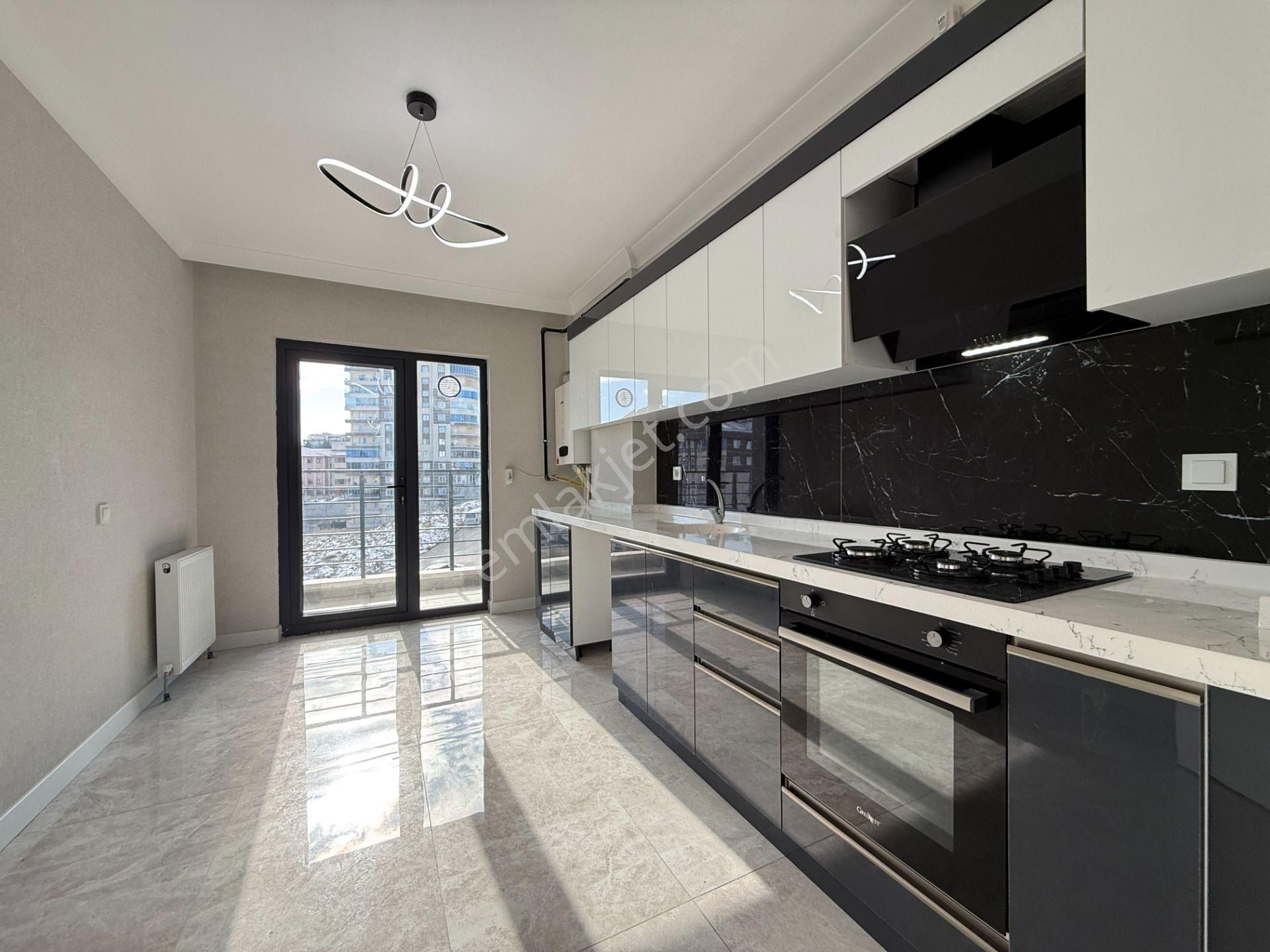 Ufuk Kılıç Emlak'tan Şık Tasarımlı K.otoparklı G.cephe 2+1 Lüx Daire