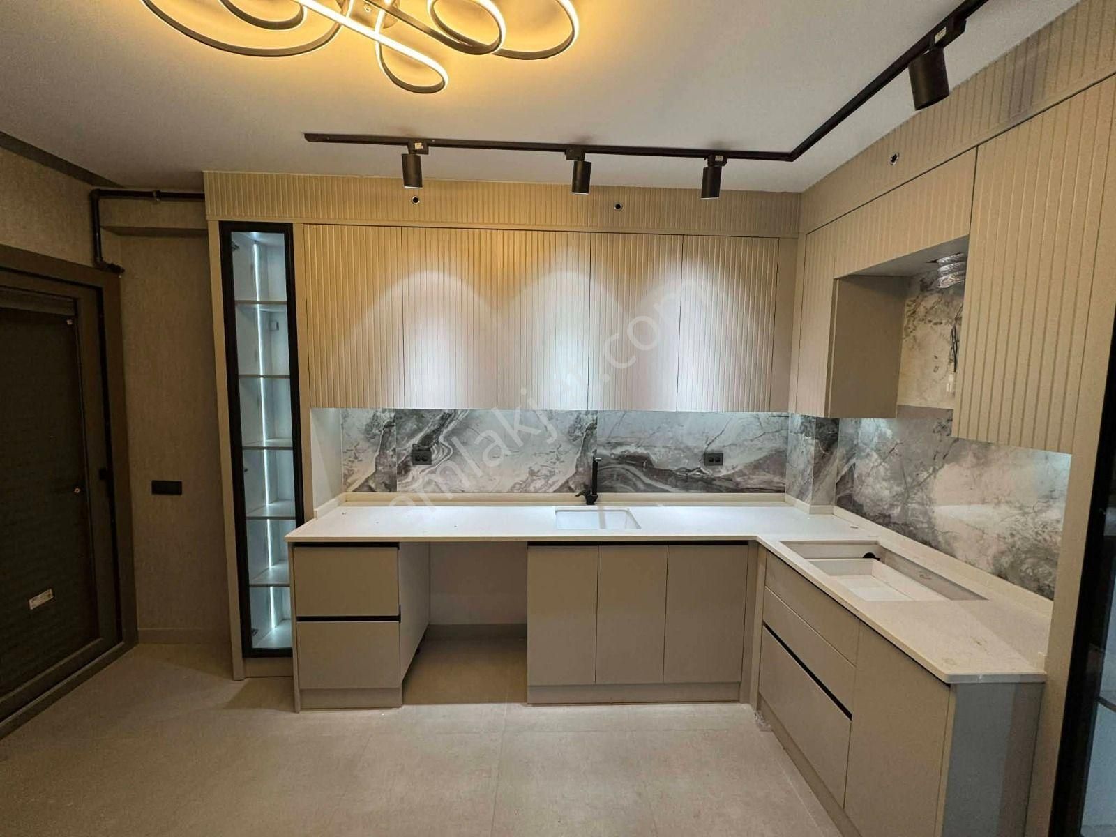 Şemikler'de Köşe Başı Arakat Sıfır Daire 5500.000 Tl Satılık - Görsel 2