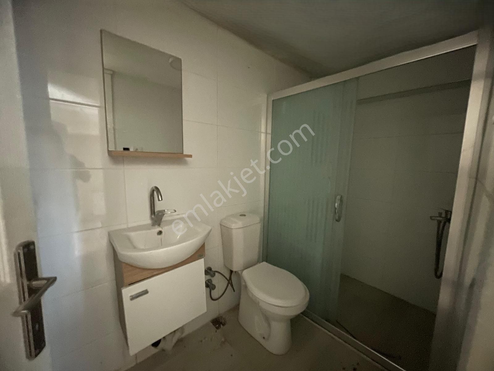 Bornova Atatürk Mahallesi'nde Merkezi Konumda 1+1 Kiralık Daire - Görsel 5