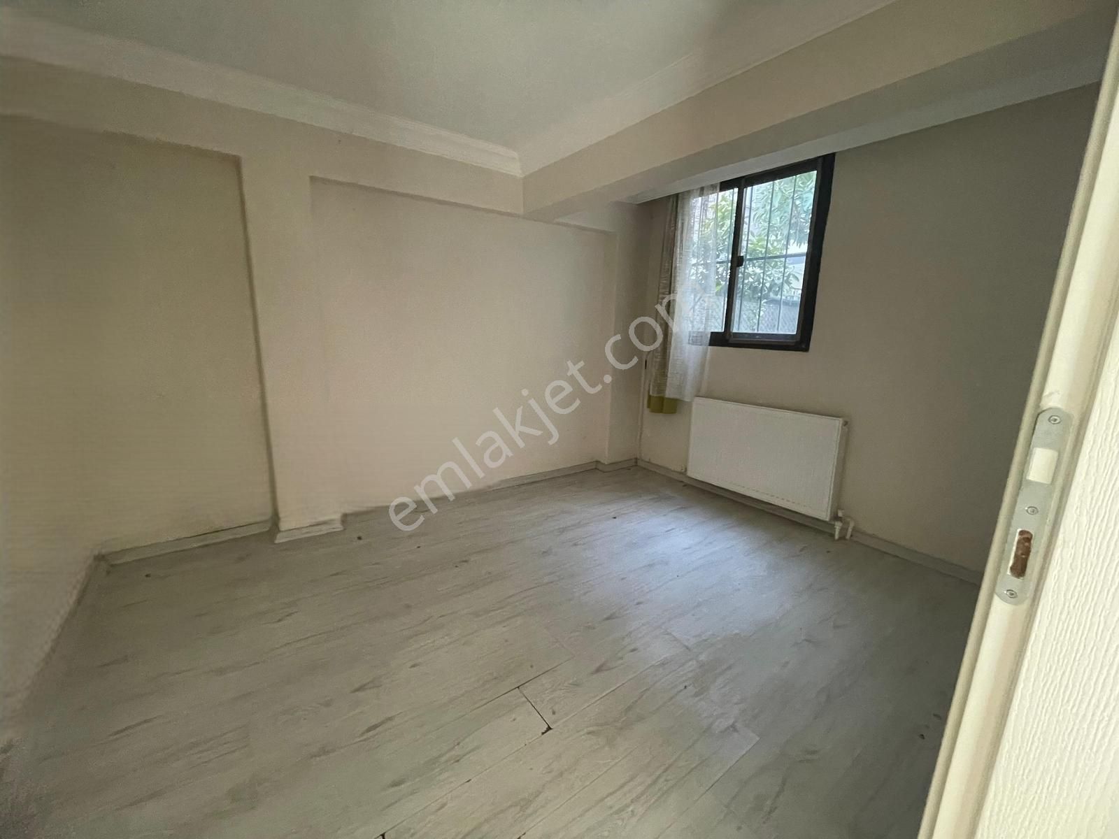 Bornova Atatürk Mahallesi'nde Merkezi Konumda 1+1 Kiralık Daire - Görsel 4